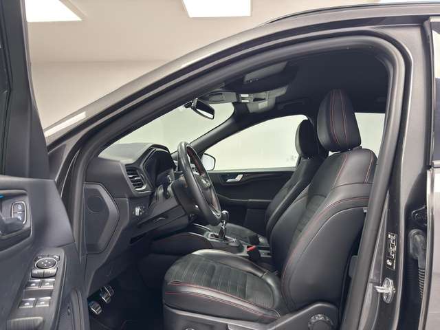 Ford Kuga — photo 10