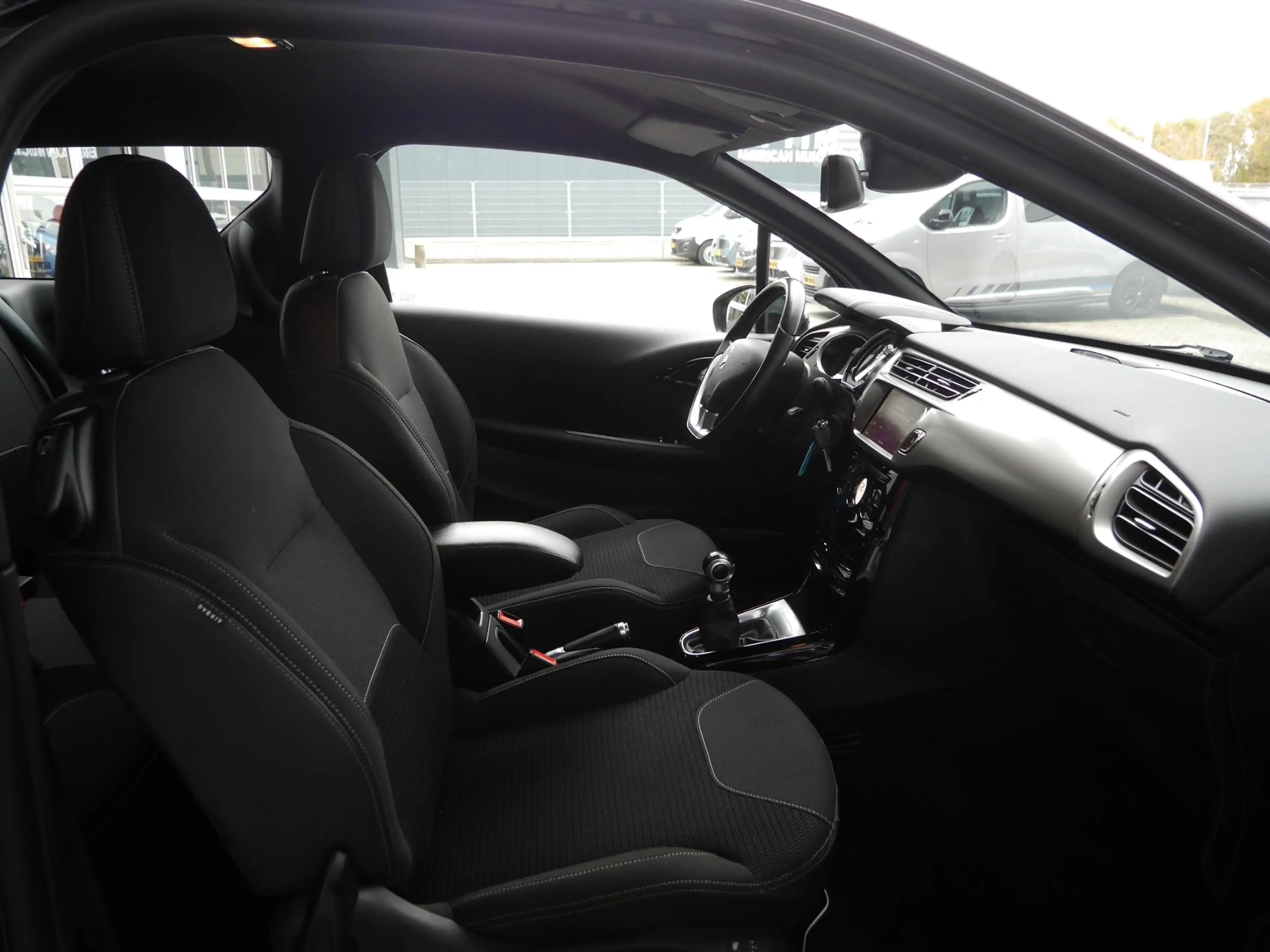 DS Automobiles DS 3 1.2 PureTech Business | Stoelverwarming | Lichtmet — photo 12