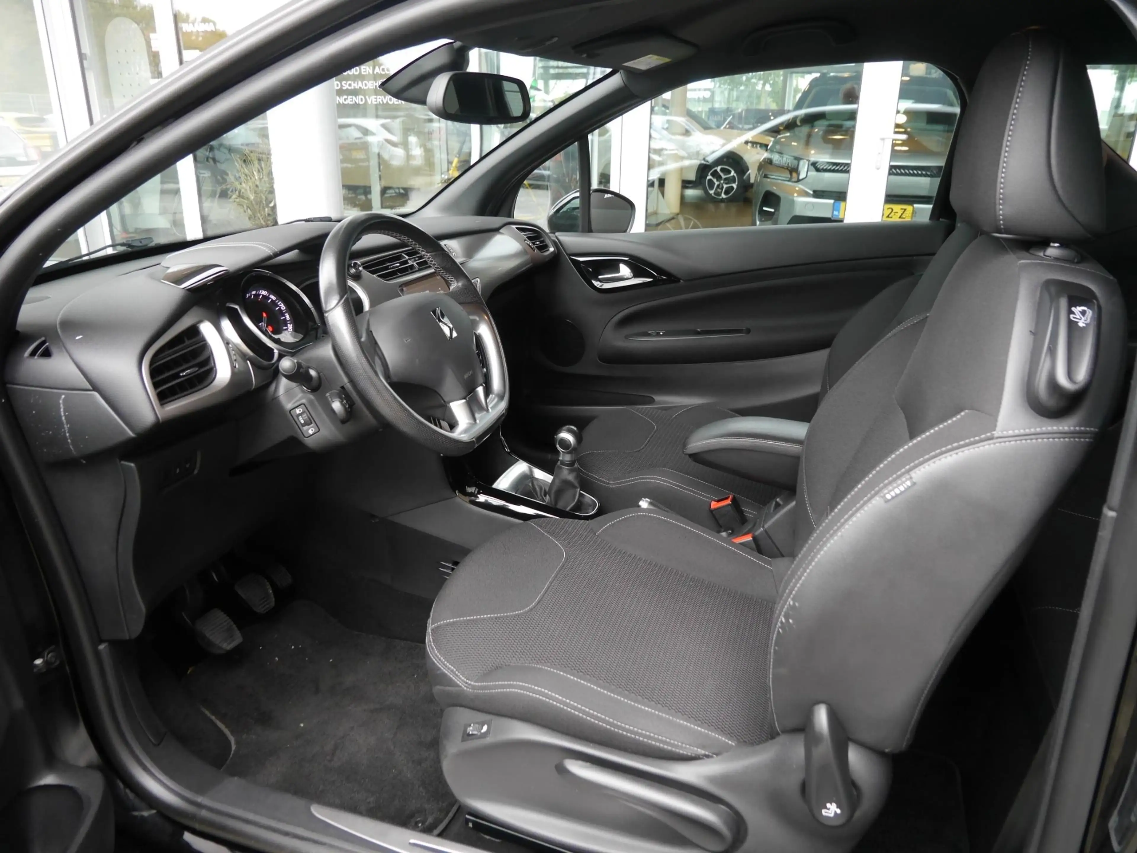 DS Automobiles DS 3 1.2 PureTech Business | Stoelverwarming | Lichtmet — photo 8