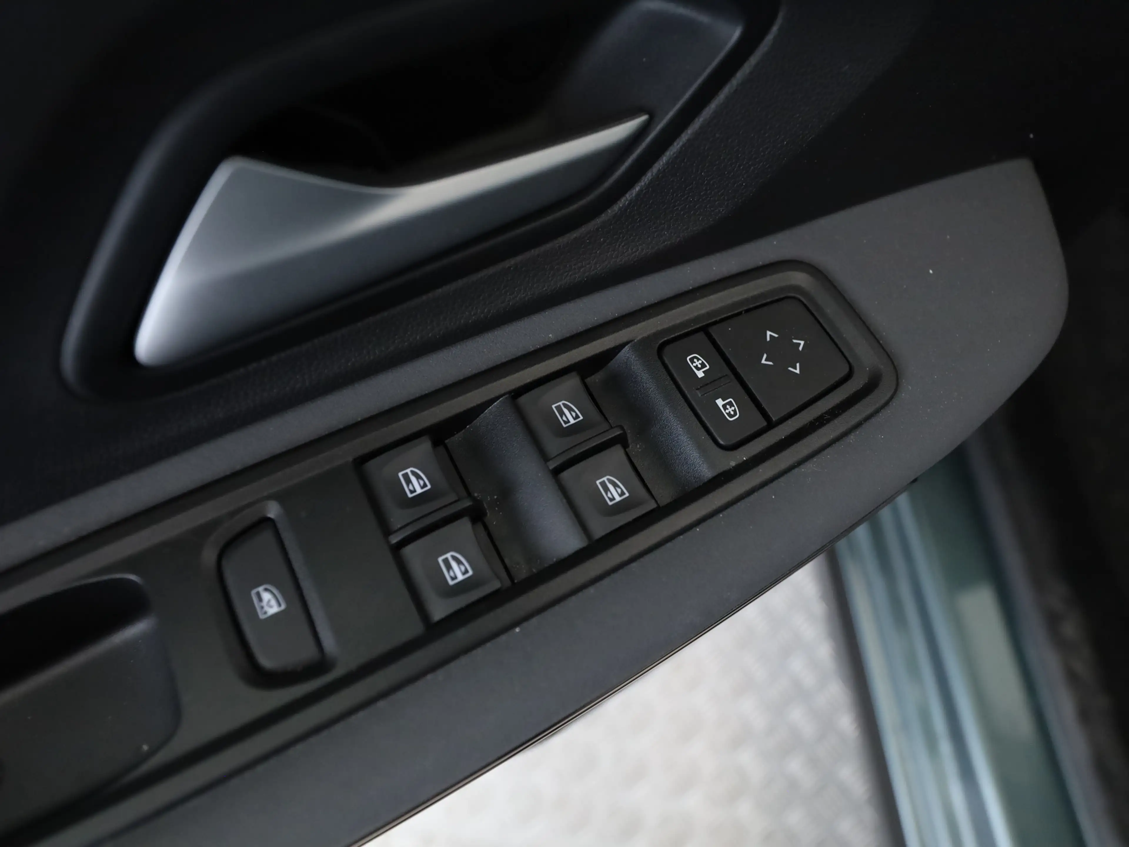 Dacia Jogger Extreme TCe 110 7-Sitzer SHZ PDC KLIMA BT — photo 8