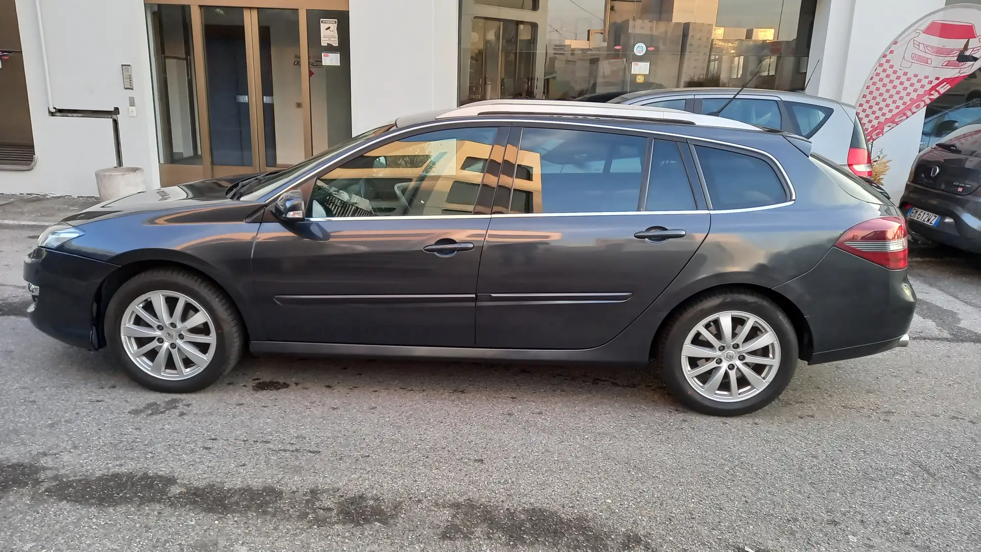 Renault Laguna Laguna IV 2011 SporTour SporTour 2.0 dci Energy s Grün - 1