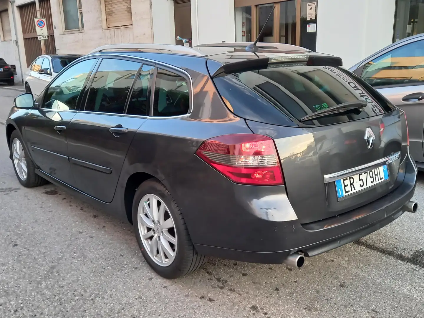 Renault Laguna Laguna IV 2011 SporTour SporTour 2.0 dci Energy s Grün - 2