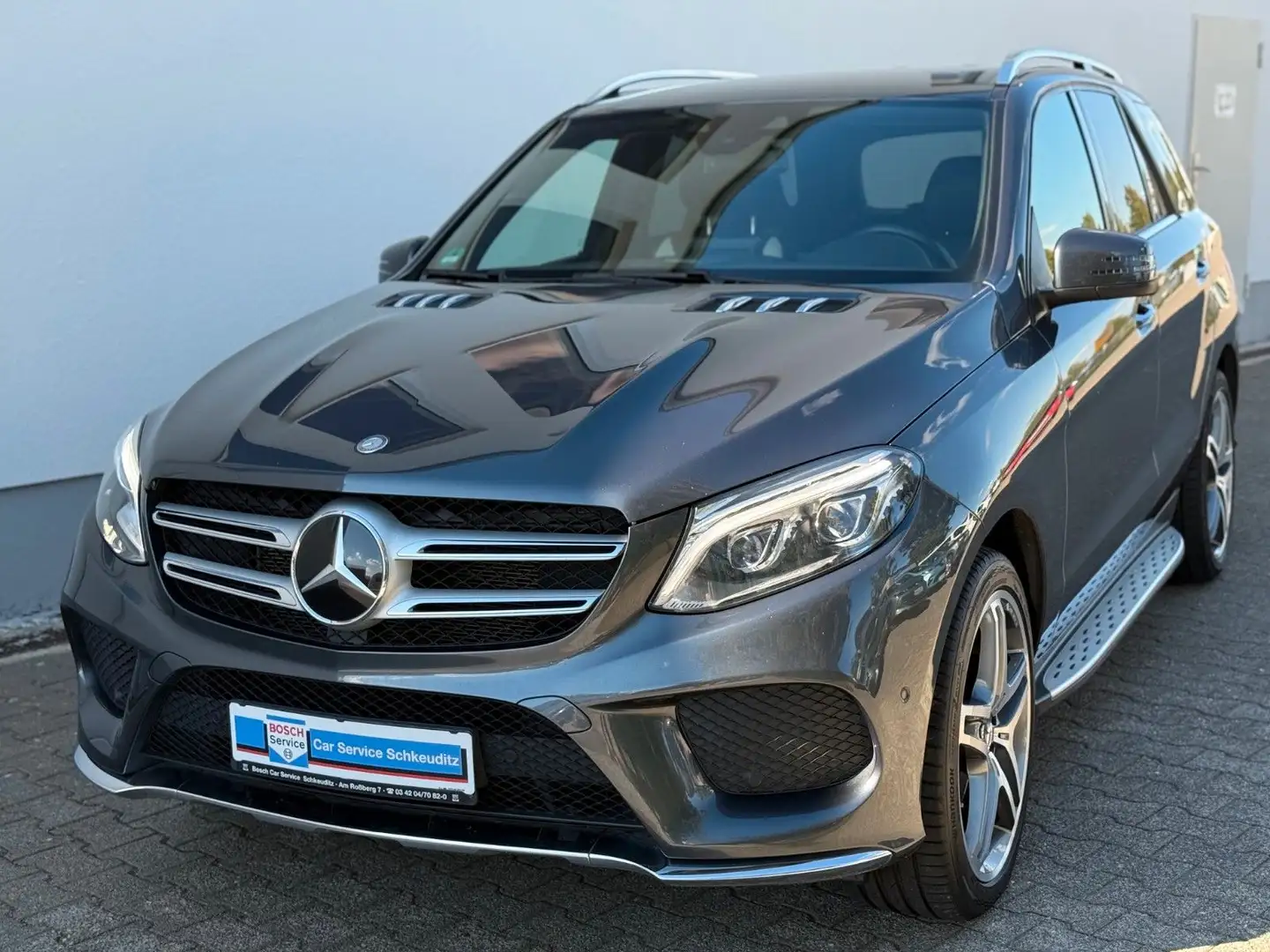 Mercedes-Benz GLE 500 GLE -Klasse 4Matic AMG-Line, V8, Kamera Grau - 1