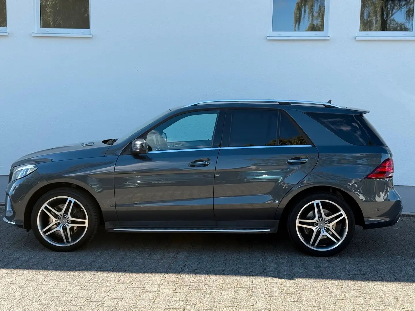 Mercedes-Benz GLE 500 GLE -Klasse 4Matic AMG-Line, V8, Kamera Grau - 2