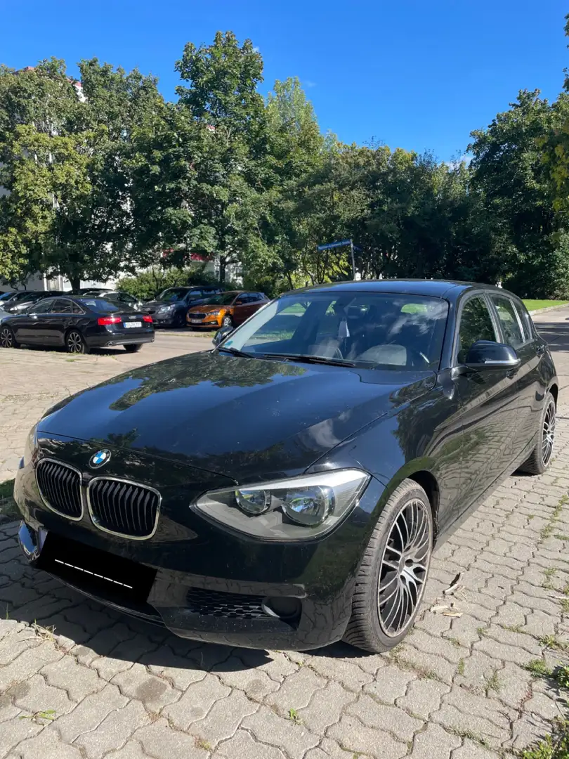 BMW 114 114i Černá - 1