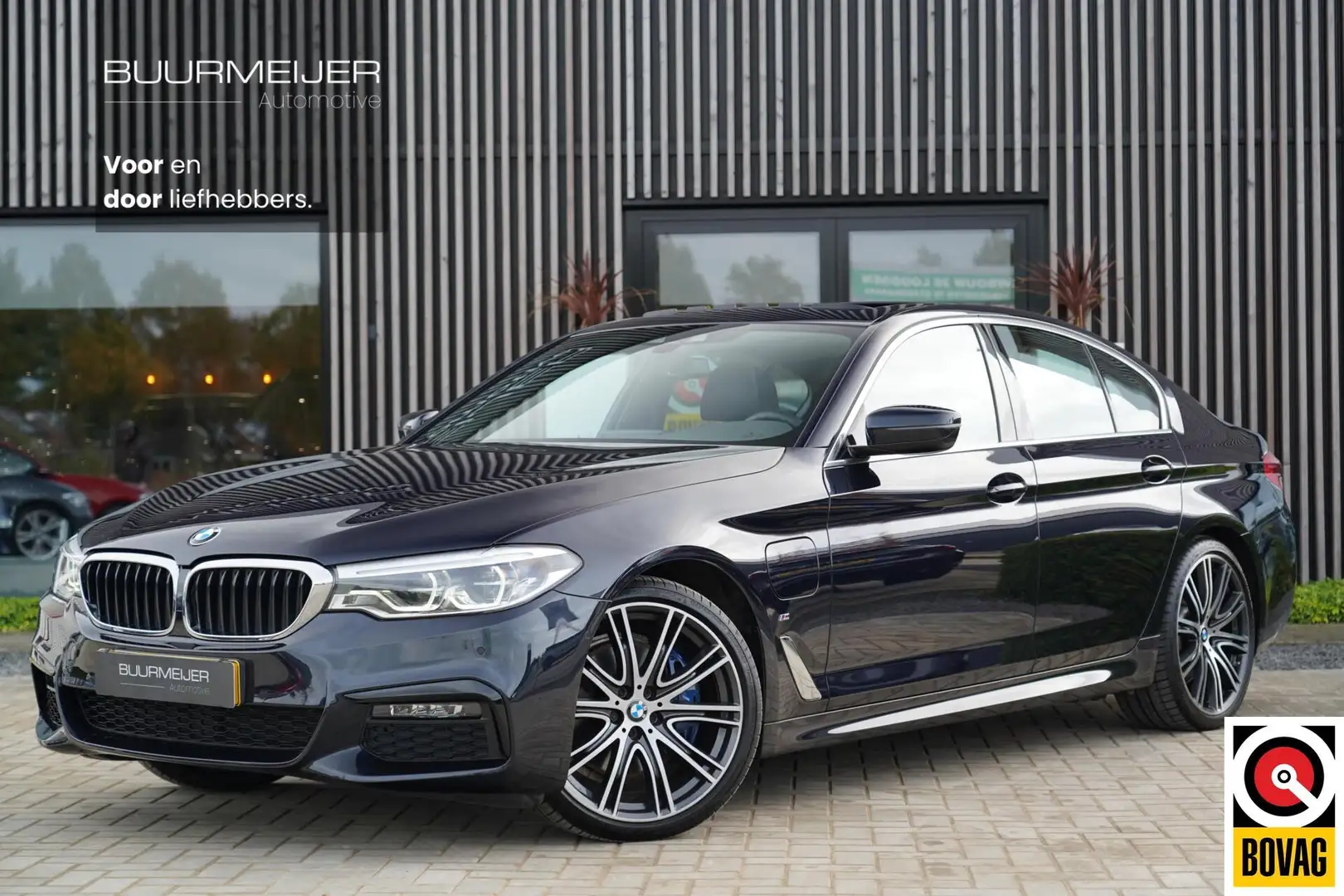 BMW 530 5-serie 530e iPerformance High Executive M | Deale Zwart - 1