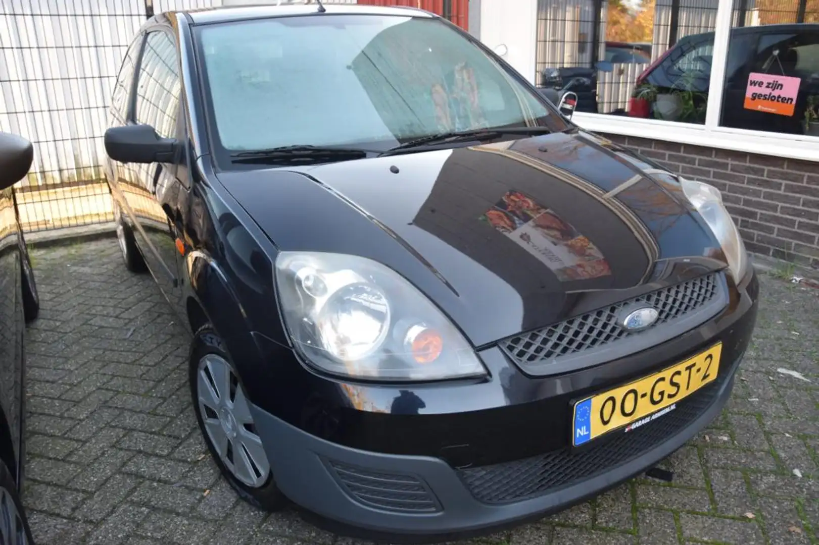 Ford Fiesta 1.3-8V Cool & Sound Negro - 2