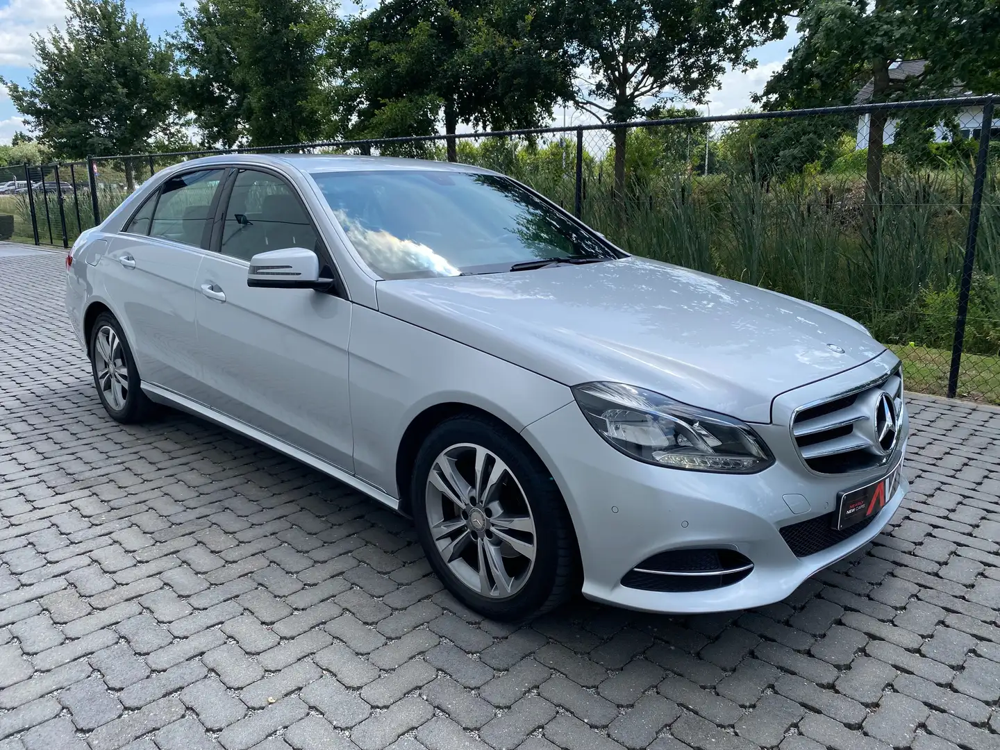 Mercedes-Benz E 200 Bluetec Avantgarde LED/GPS/PDC/Trekh. Argent - 1