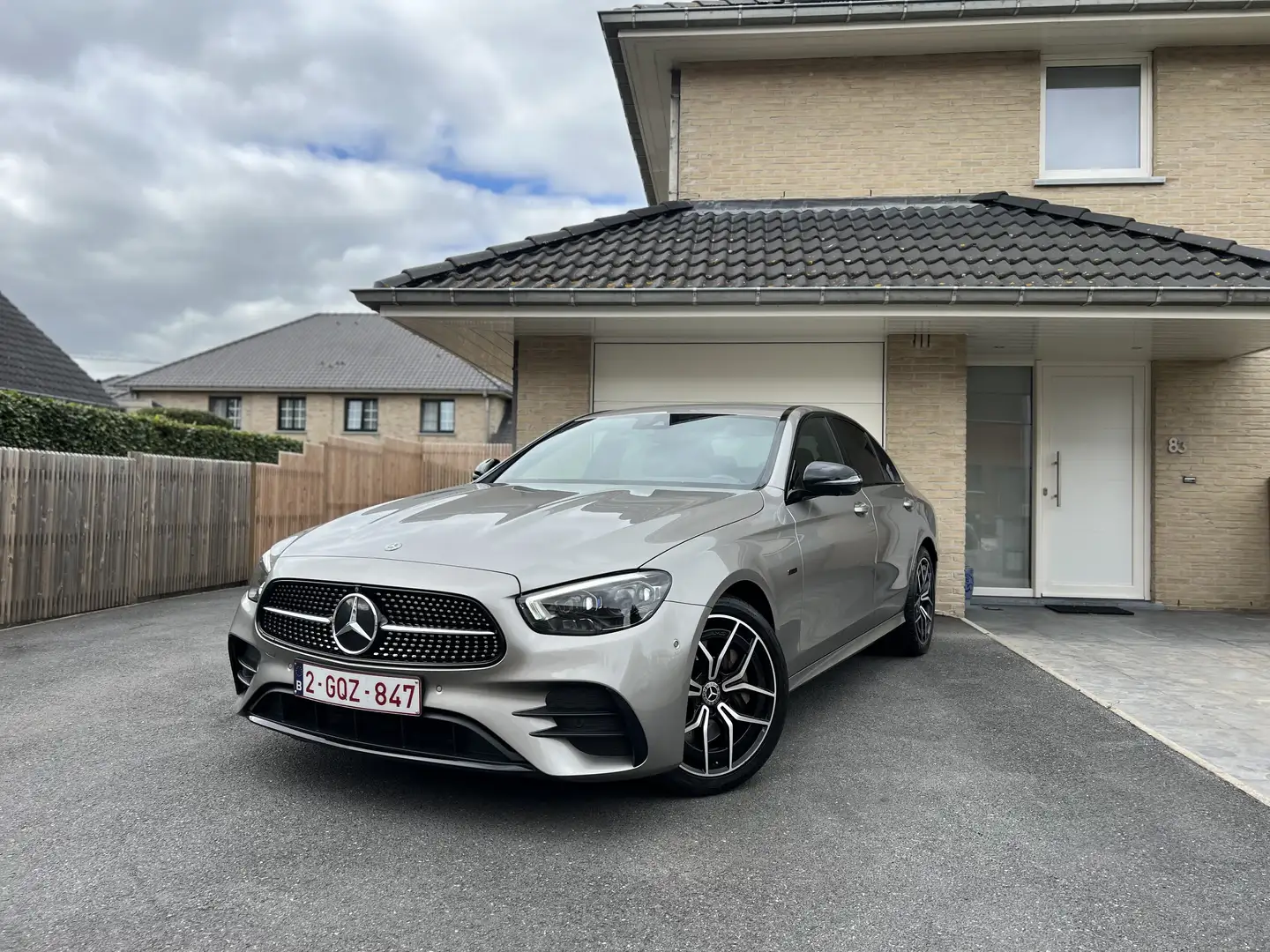 Mercedes-Benz E 300 4Matic 9G-TRONIC AMG Line full first hand Bronze - 2