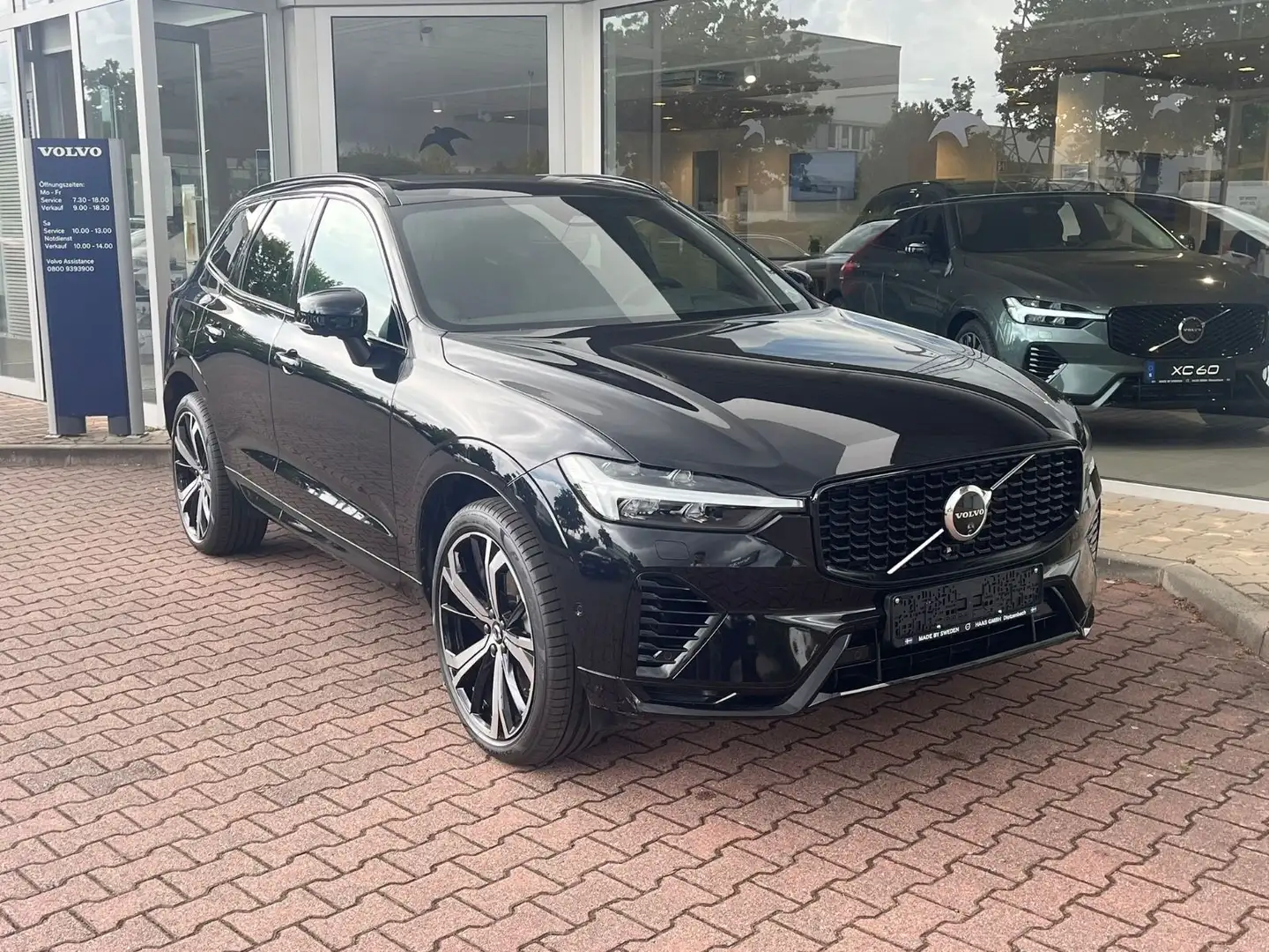 Volvo XC60 T6 AWD Recharge Plus Dark Auto Zwart - 1