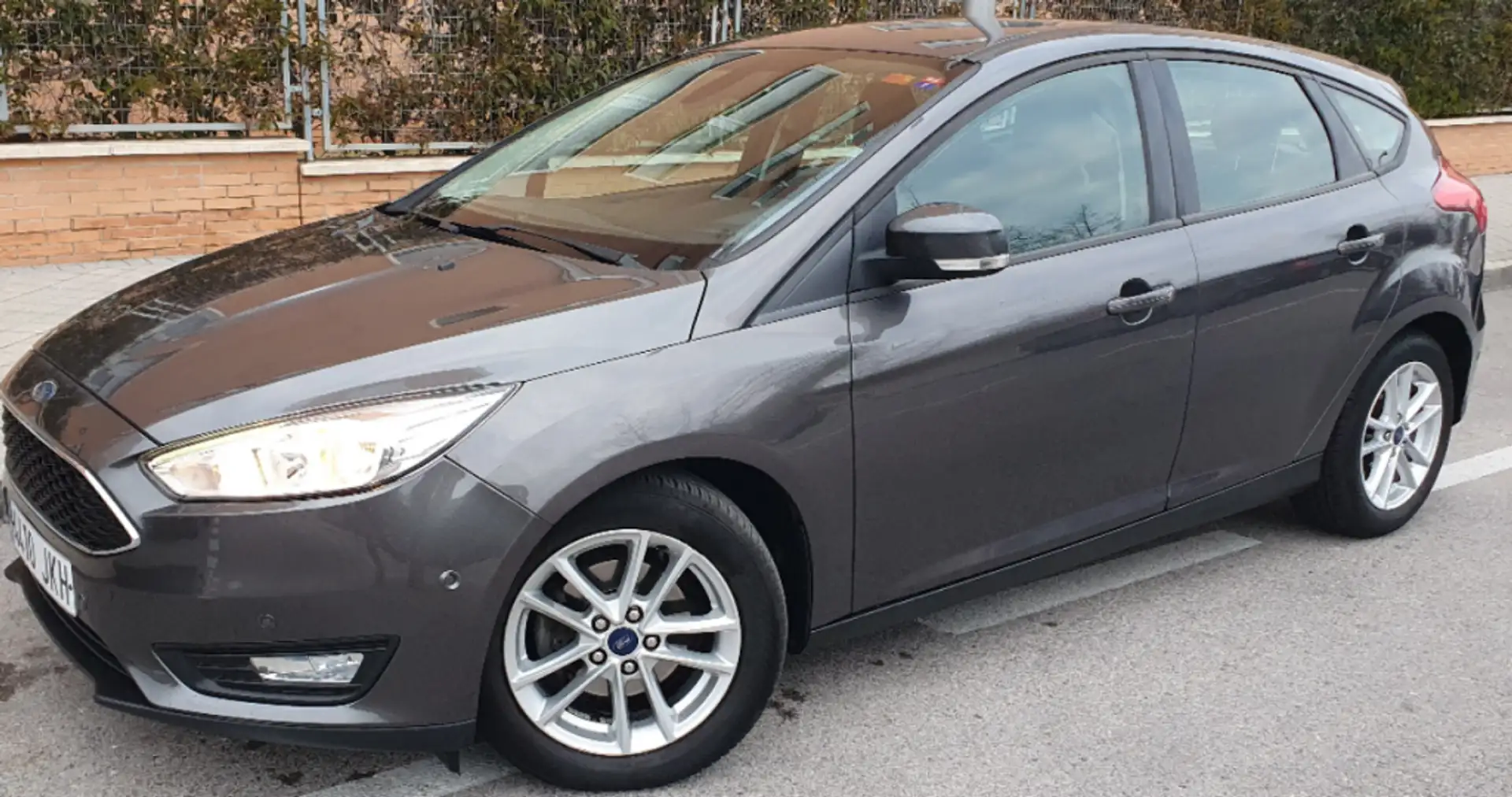 Ford Focus 1.0 Ecoboost Auto-S&S Trend+ 125 Gris - 2