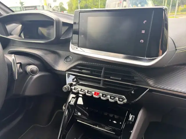 Peugeot 208 view 12