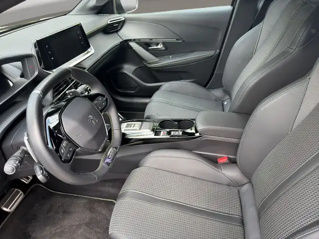 Peugeot 208 view 8