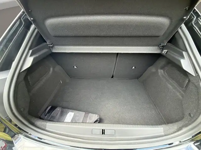 Peugeot 208 view 16
