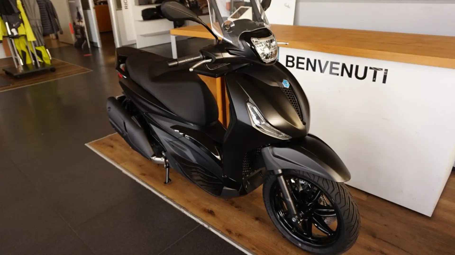 Piaggio Beverly 400 i.e. ABS 2025 E5+ Zwart - 2