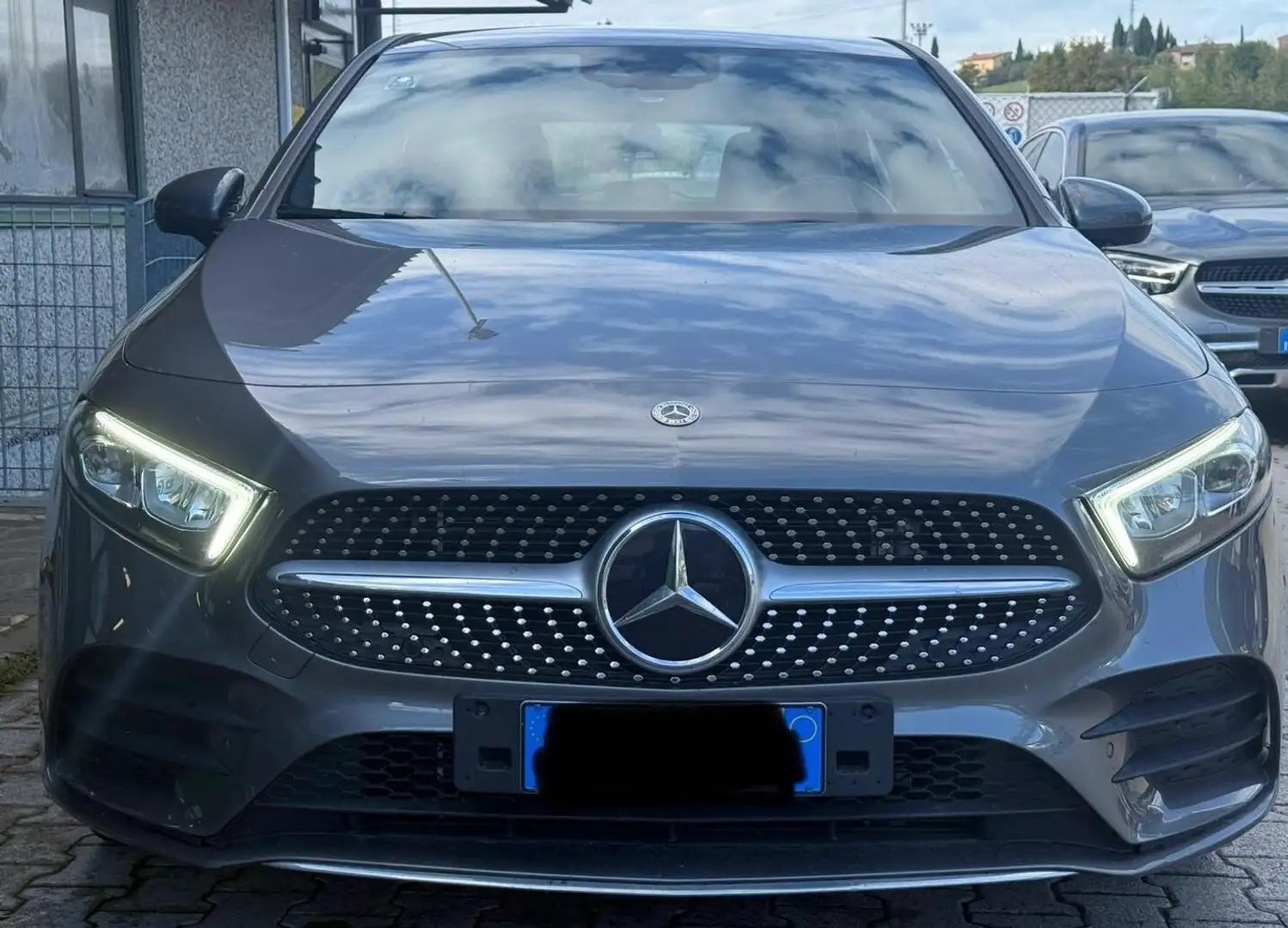 Mercedes-Benz A 250 A 250 e Automatic EQ-Power Business Grijs - 2