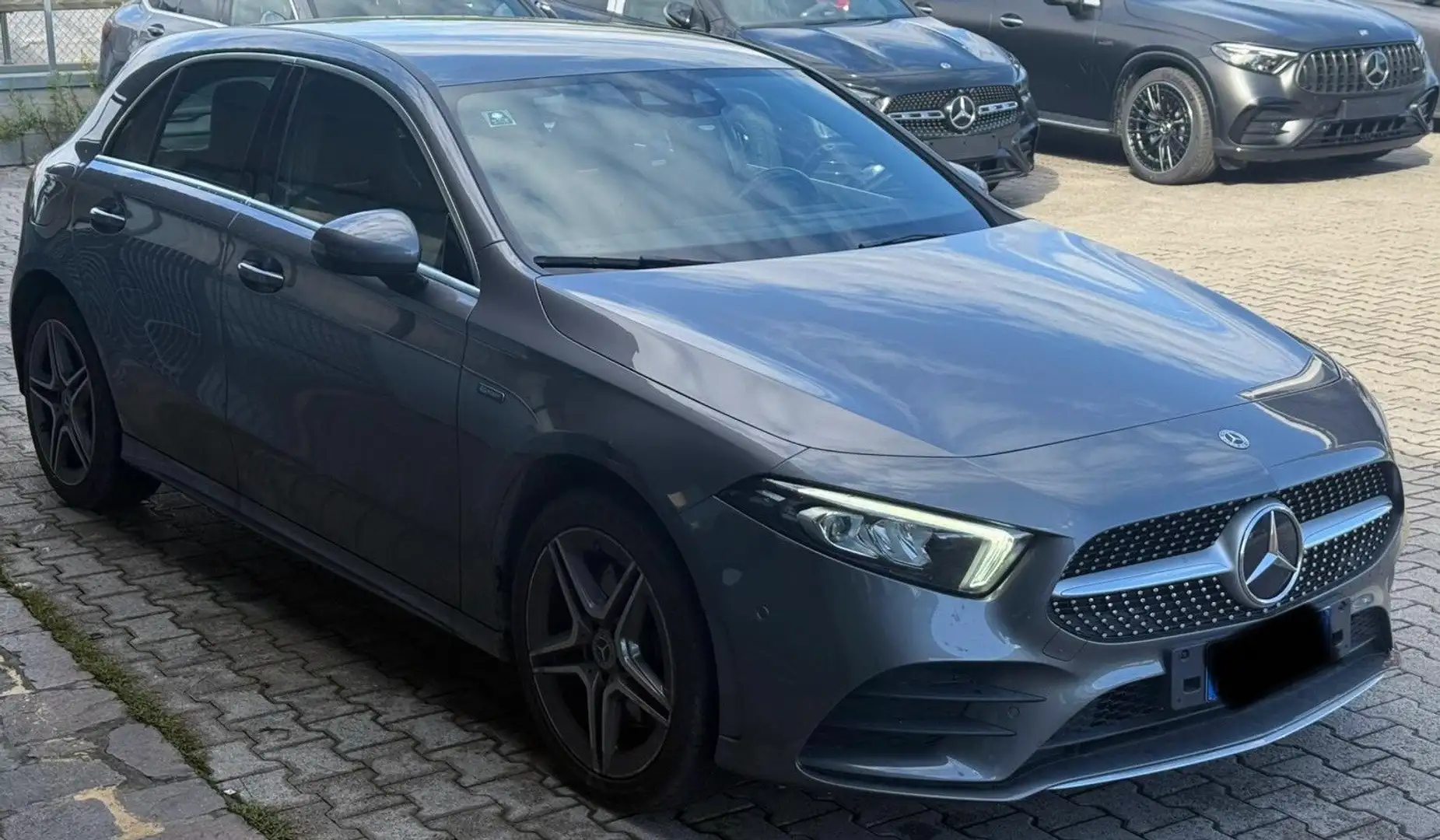 Mercedes-Benz A 250 A 250 e Automatic EQ-Power Business Grijs - 1