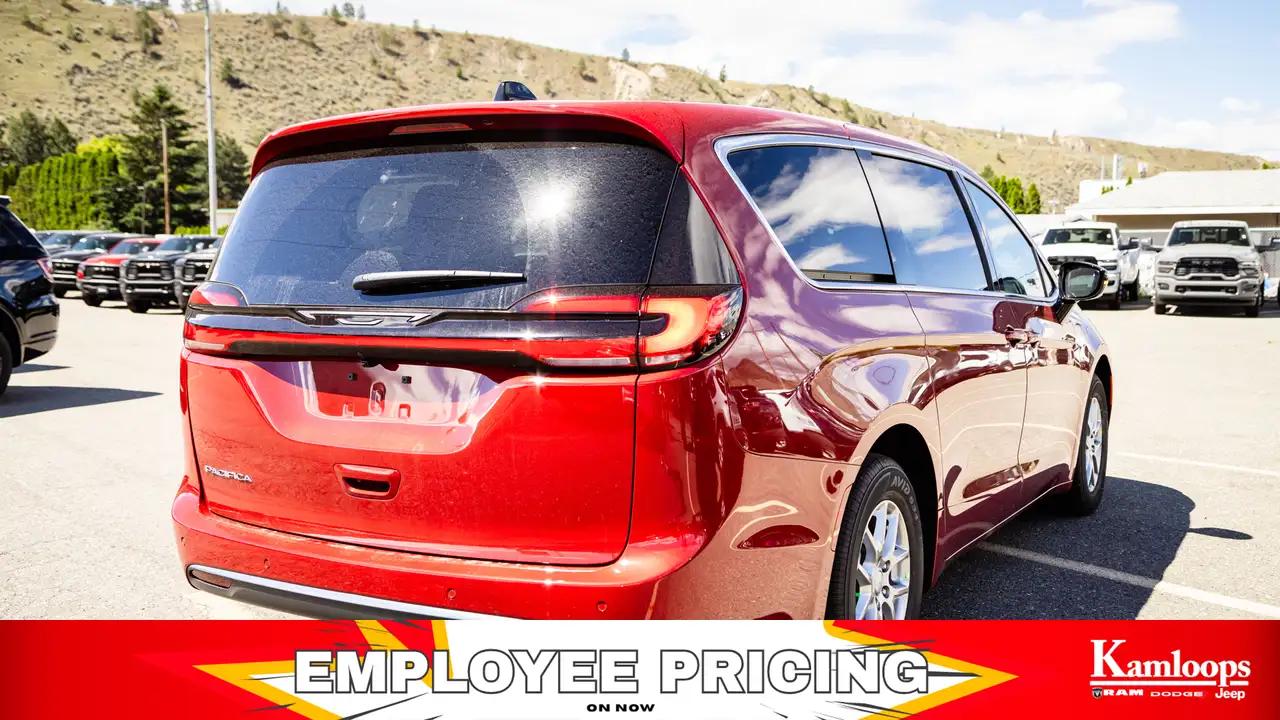 Chrysler Pacifica photo Chrysler Pacifica