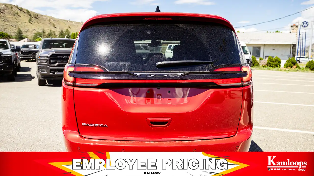 Chrysler Pacifica photo Chrysler Pacifica