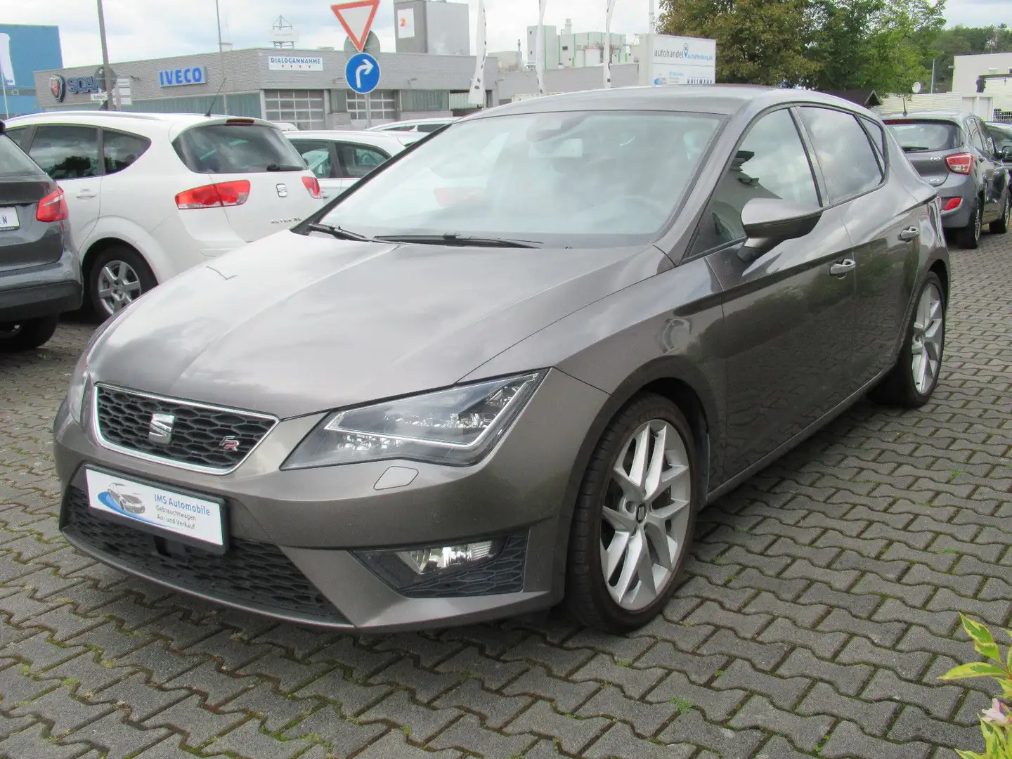 SEAT Leon 2.0 FR*Navi*Teilleder*PDC*SHZ* Grau - 2