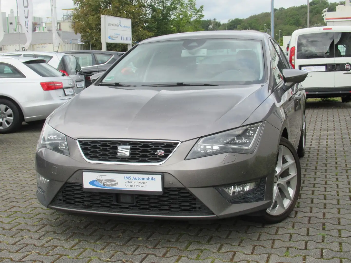 SEAT Leon 2.0 FR*Navi*Teilleder*PDC*SHZ* Grau - 1