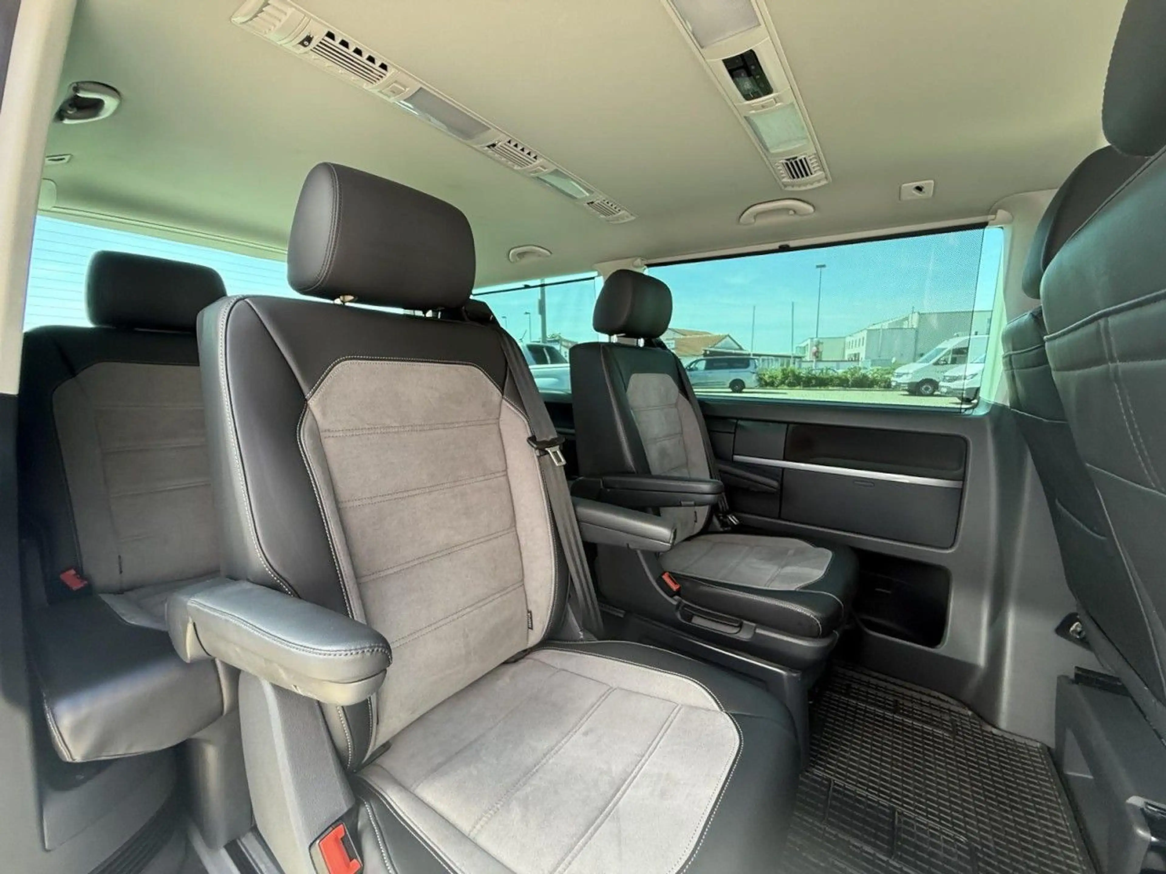 Volkswagen T6.1 Multivan 2,0TDI Generation SIX DSG AHK,STHZ Klima Navi — photo 14