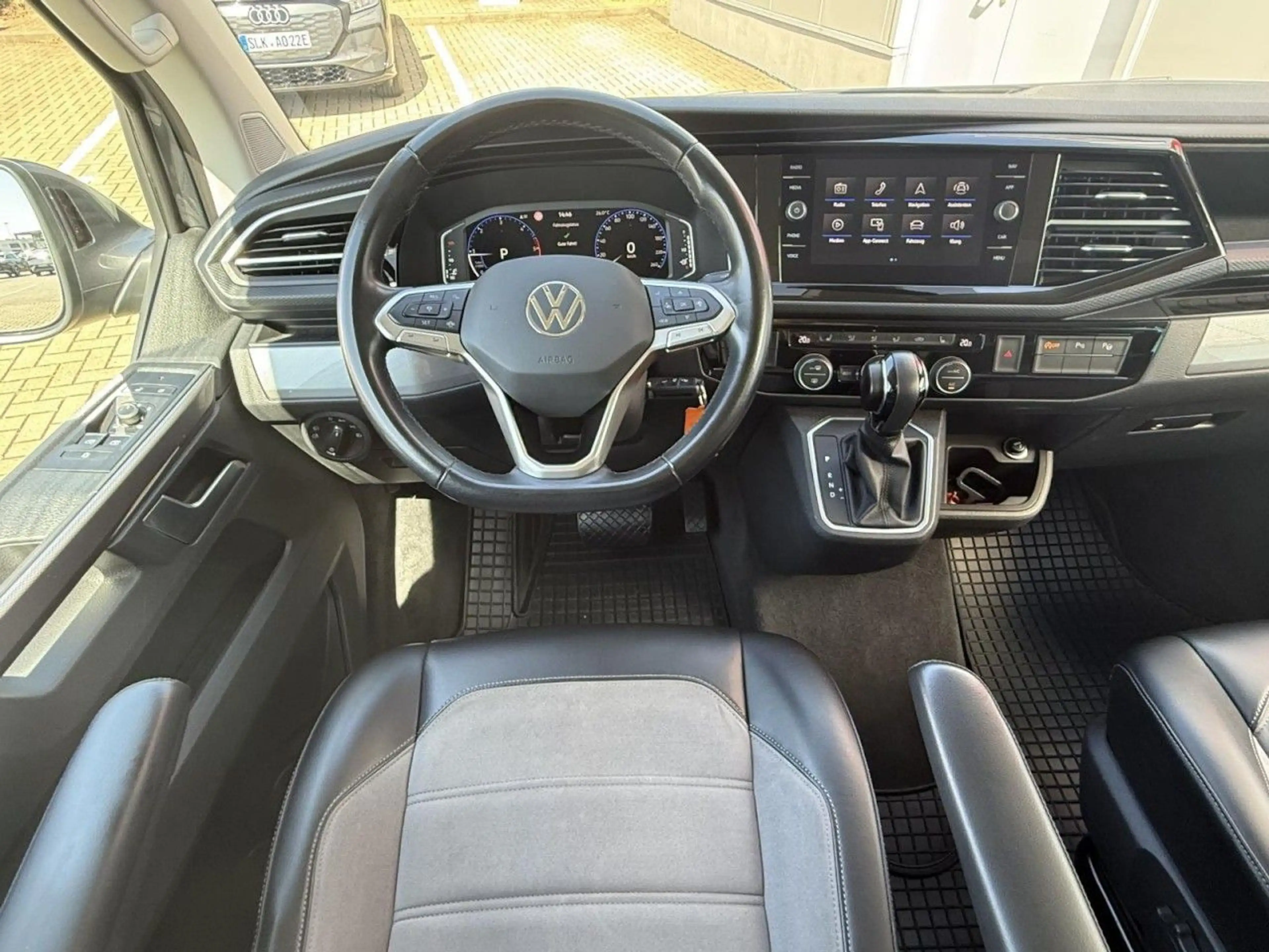 Volkswagen T6.1 Multivan 2,0TDI Generation SIX DSG AHK,STHZ Klima Navi — photo 10