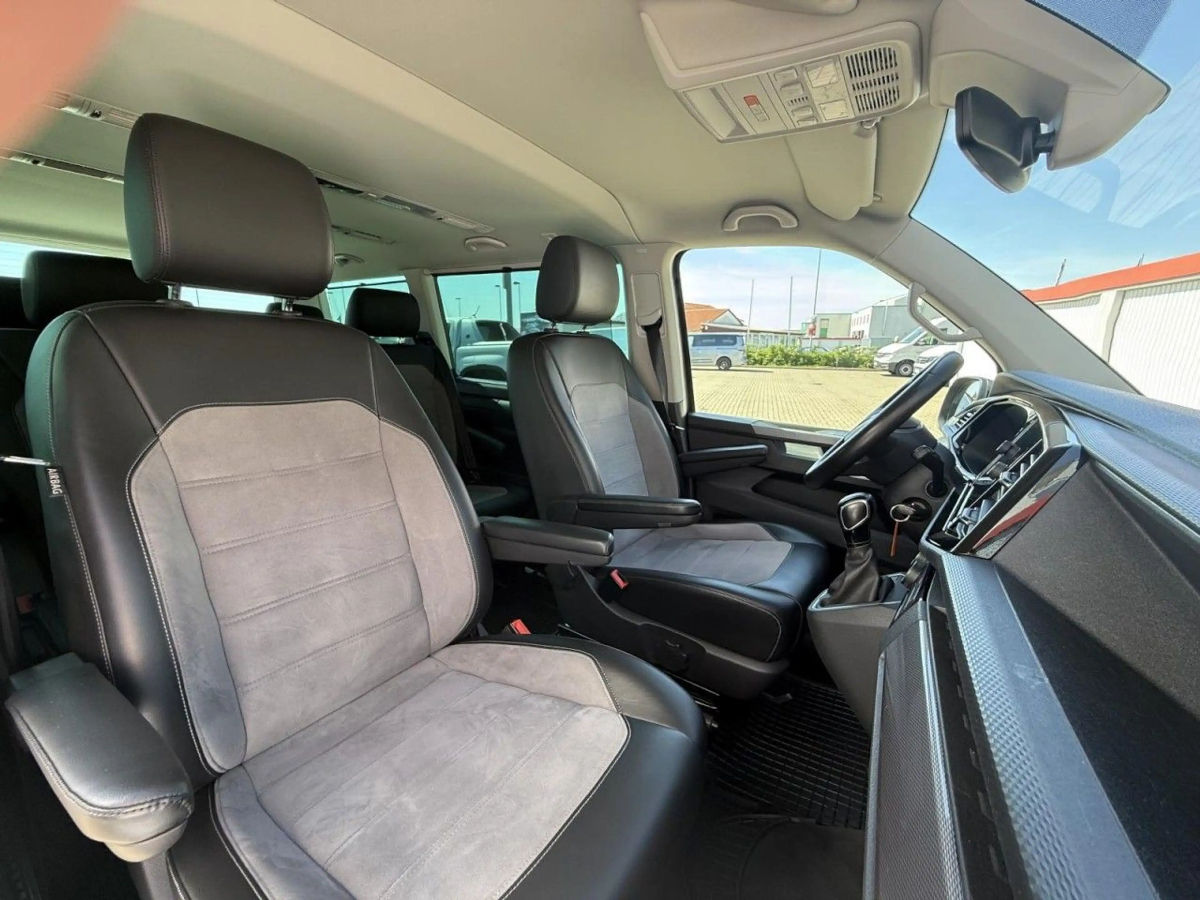 Volkswagen T6.1 Multivan 2,0TDI Generation SIX DSG AHK,STHZ Klima Navi — photo 8