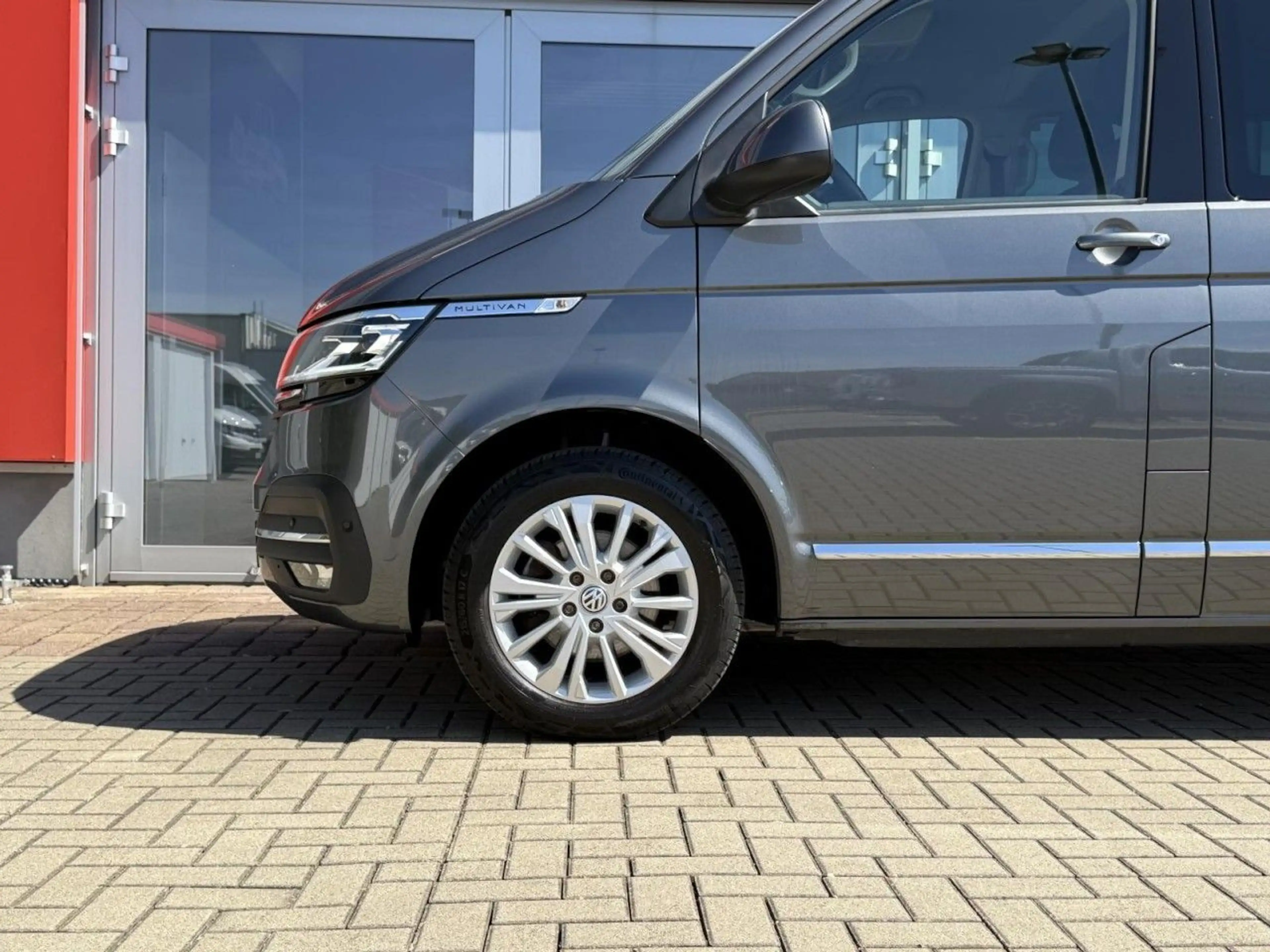 Volkswagen T6.1 Multivan 2,0TDI Generation SIX DSG AHK,STHZ Klima Navi — photo 7