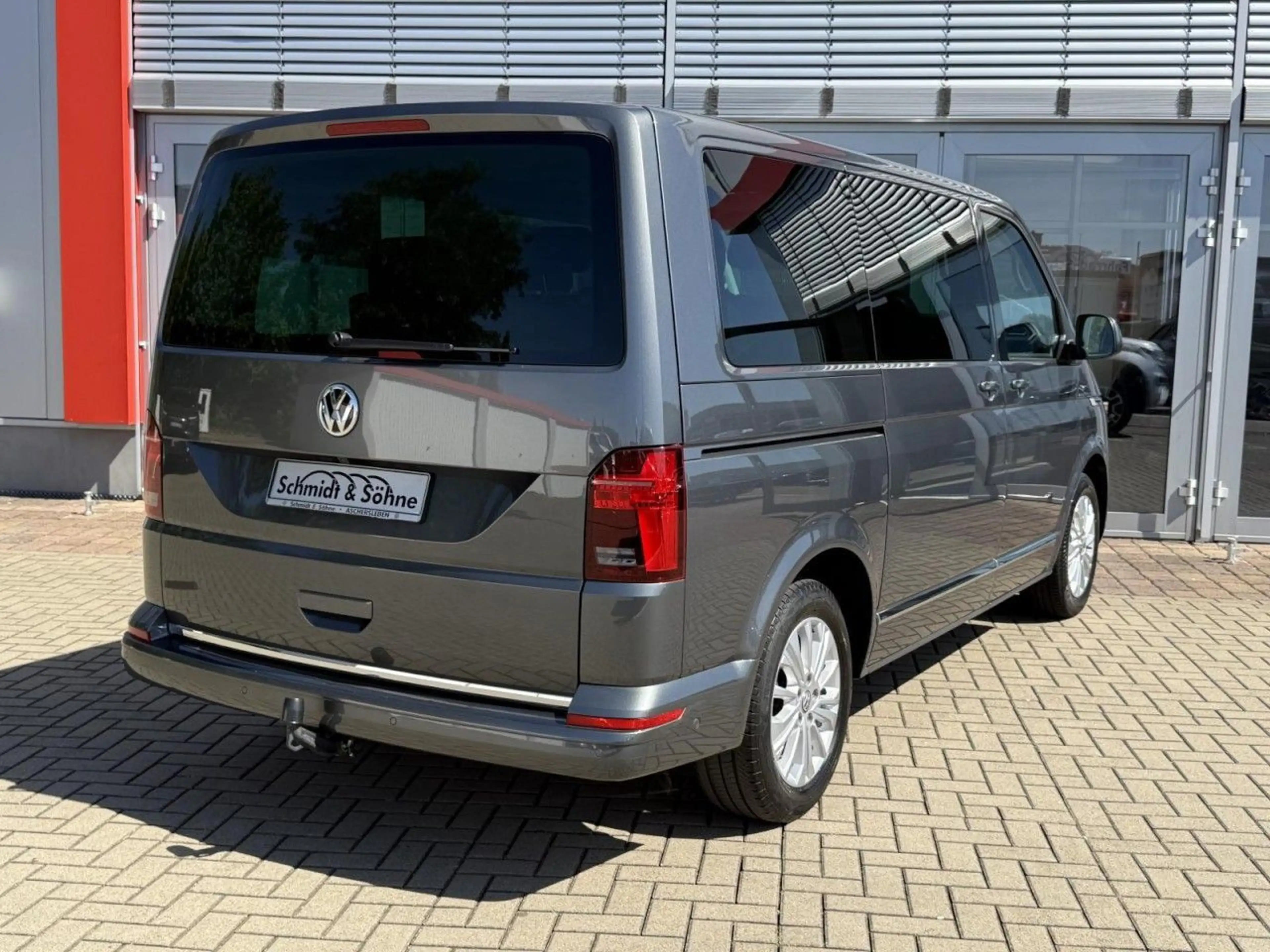 Volkswagen T6.1 Multivan 2,0TDI Generation SIX DSG AHK,STHZ Klima Navi — photo 5