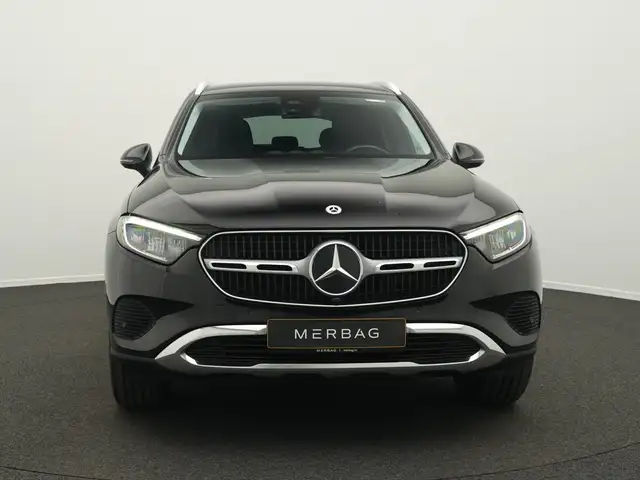 Mercedes-Benz 220 view 2