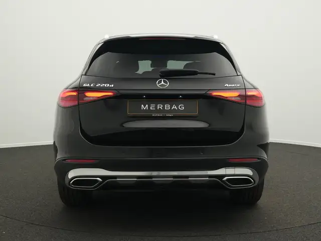 Mercedes-Benz 220 view 4