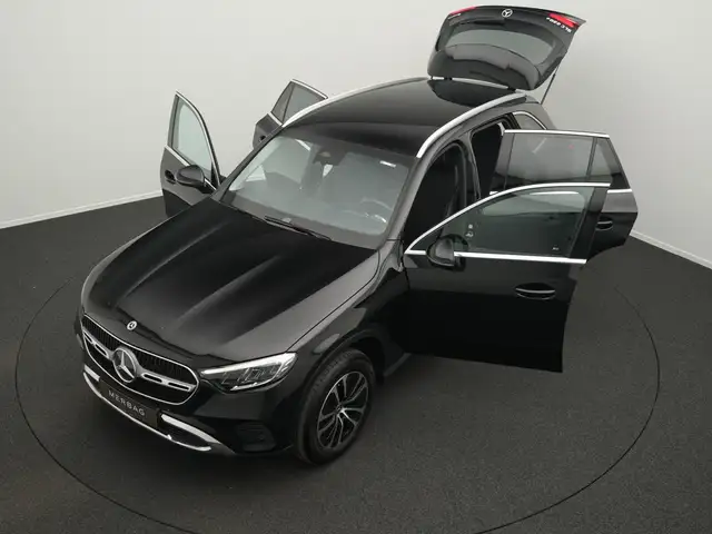 Mercedes-Benz 220 view 14