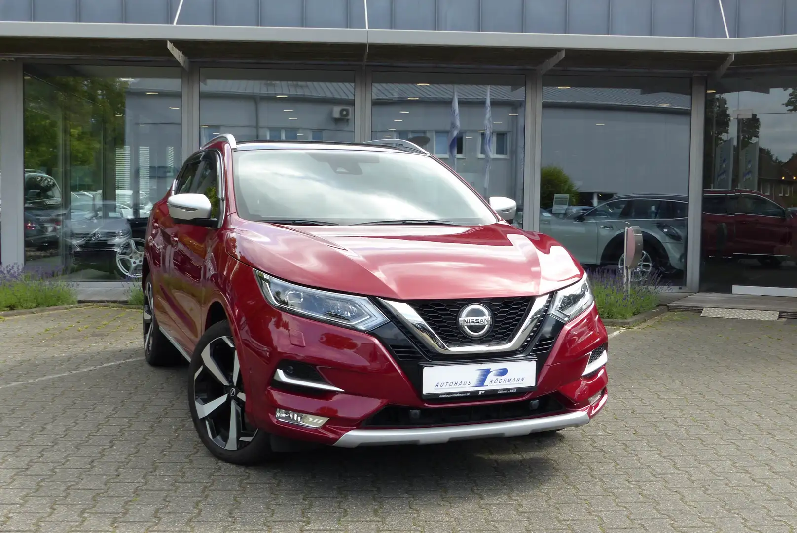 Nissan Qashqai 1.5 DCi Aut. Tekna+  AHK Panorama Navi Leder Kamer Rot - 1