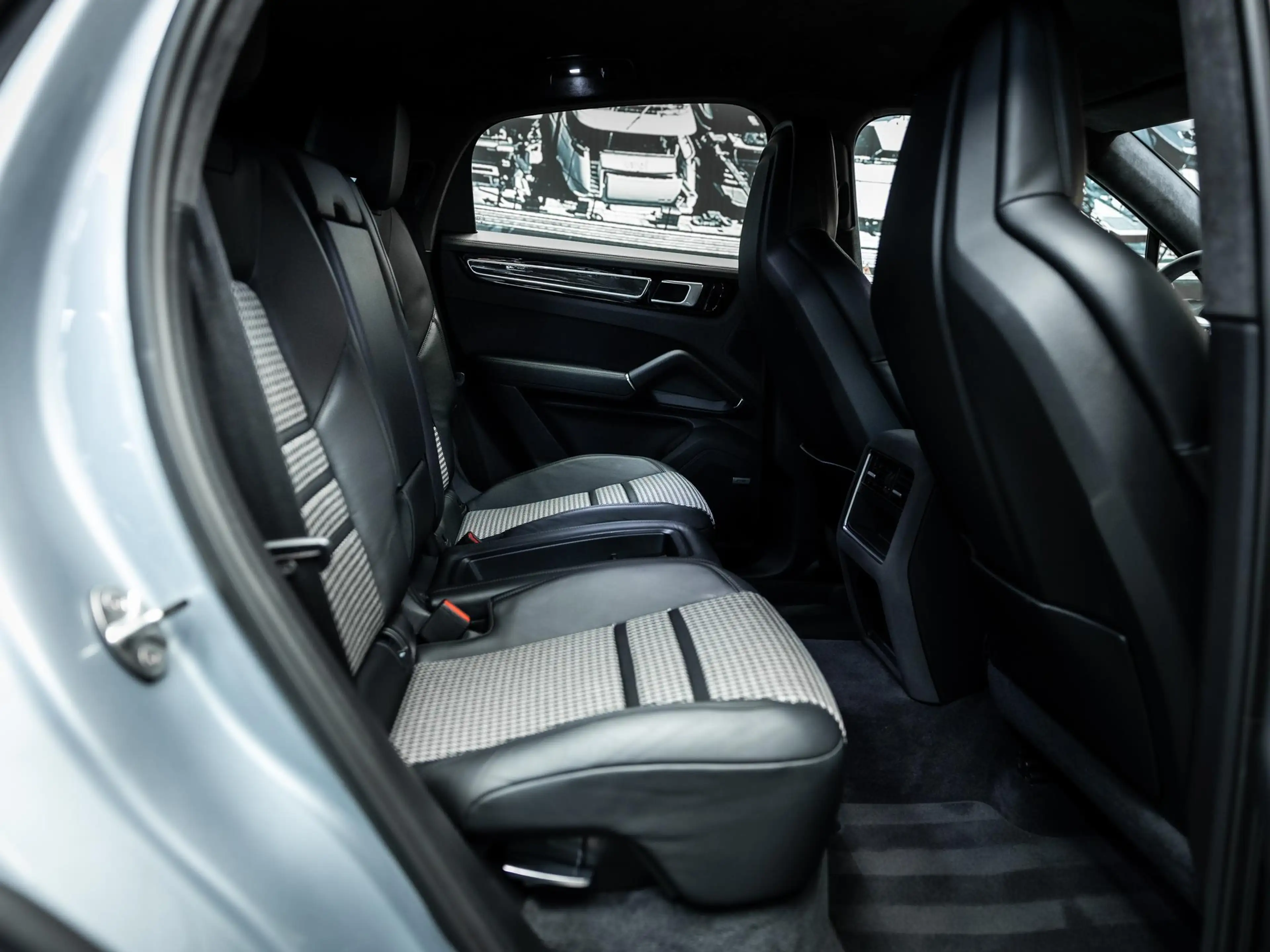 Porsche Cayenne Coupé 3.0 E-Hybrid Mooi uitgevoerde Cayenne Uniek — photo 39