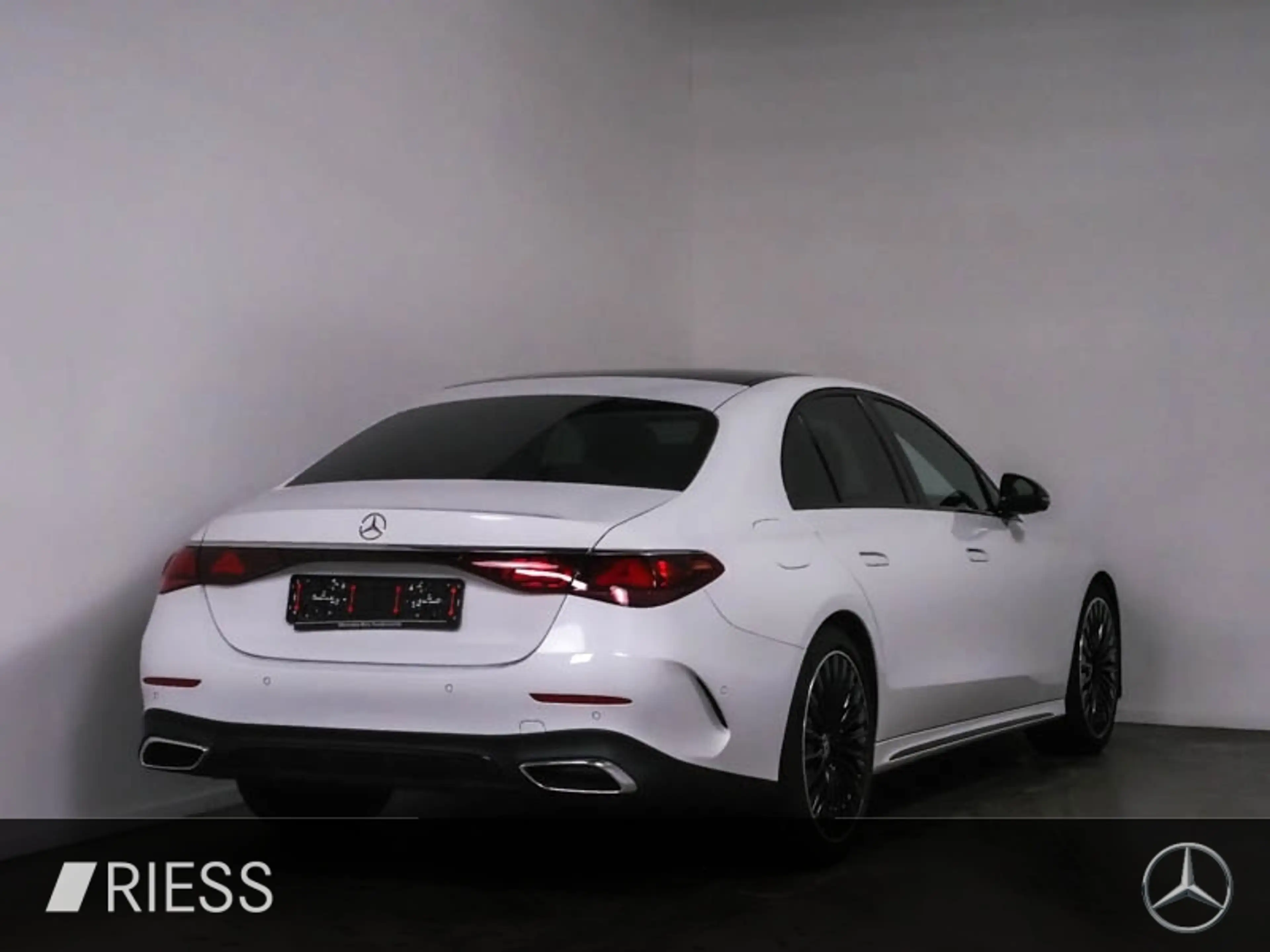 Mercedes-Benz E 220 d AMG Sport Night Distr Pano AHK Super 20" — photo 3