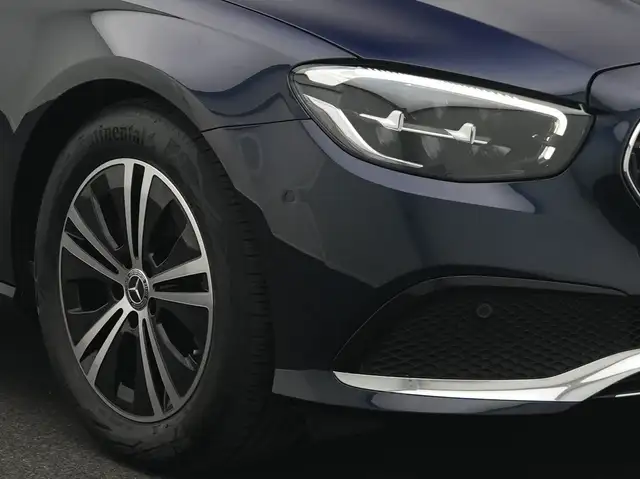Mercedes-Benz E-Class view 9