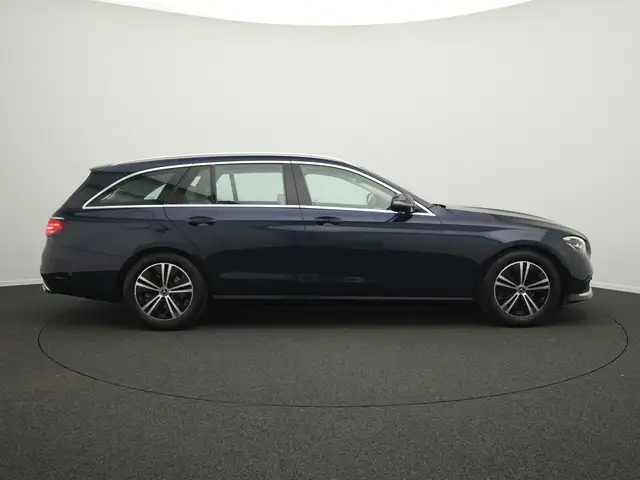 Mercedes-Benz E-Class view 5
