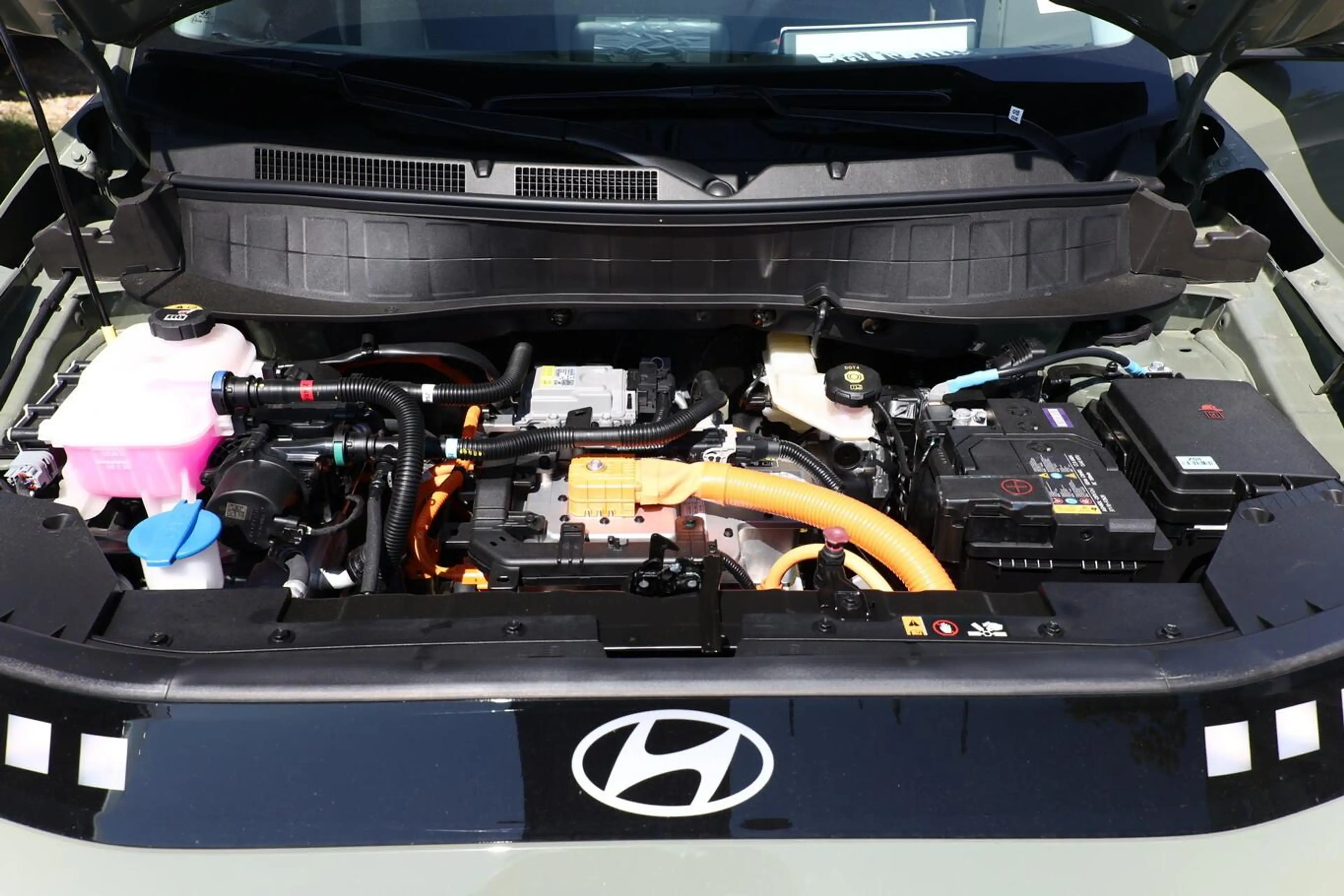 Hyundai Inster 49 kWh Nav Pano 17Z SHZ Privacy ACC LED — photo 12