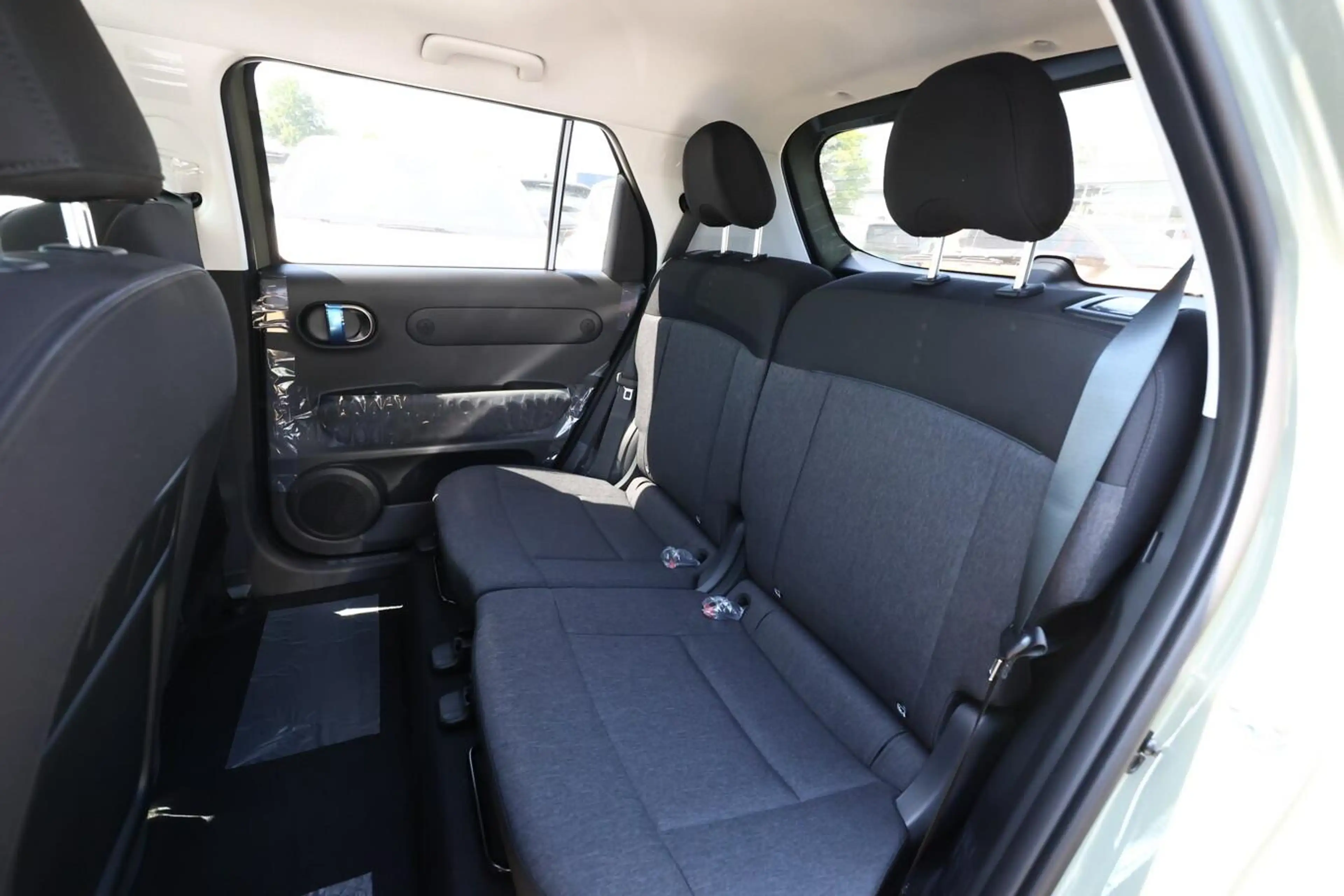 Hyundai Inster 49 kWh Nav Pano 17Z SHZ Privacy ACC LED — photo 10