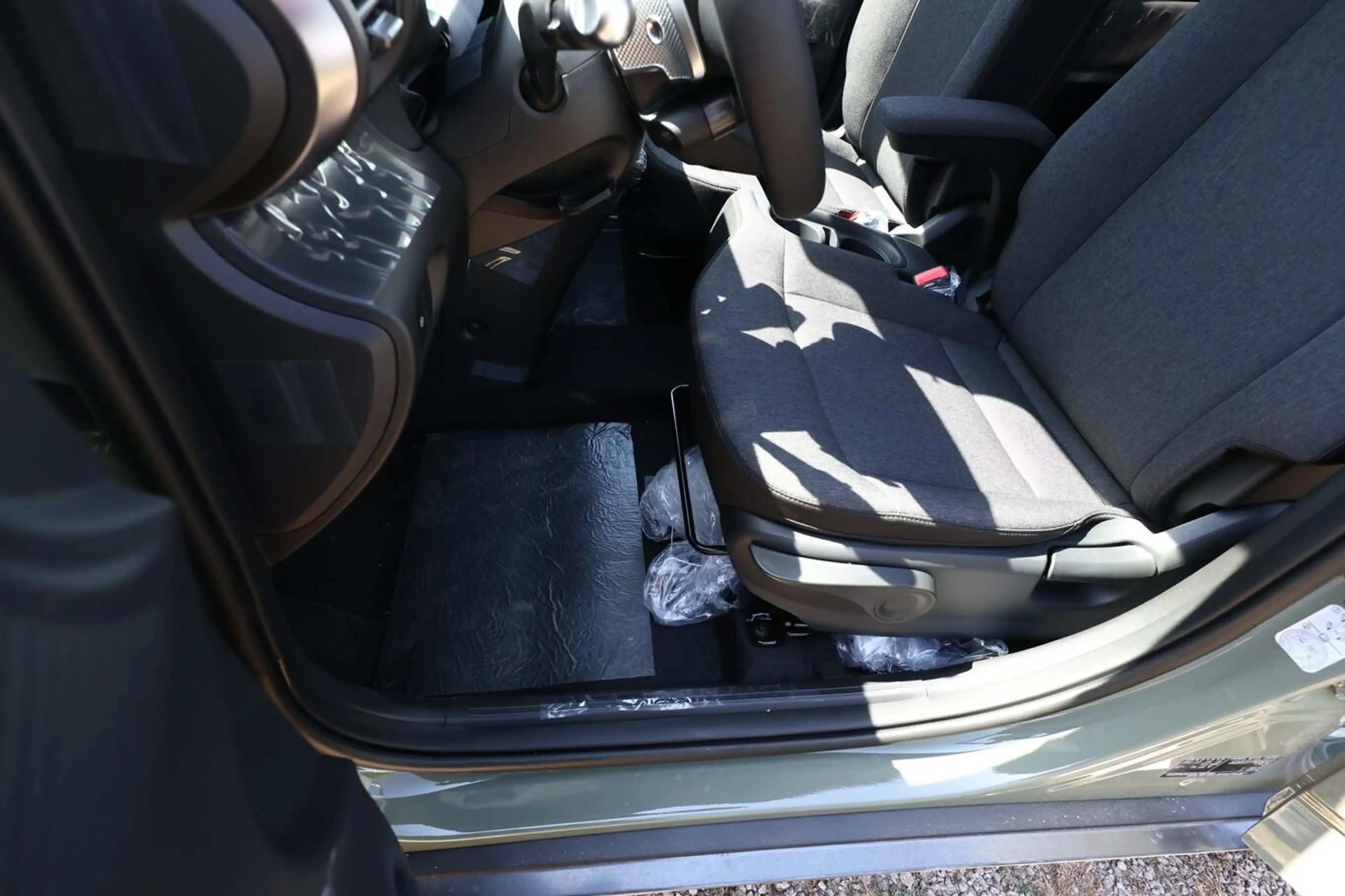 Hyundai Inster 49 kWh Nav Pano 17Z SHZ Privacy ACC LED — photo 13