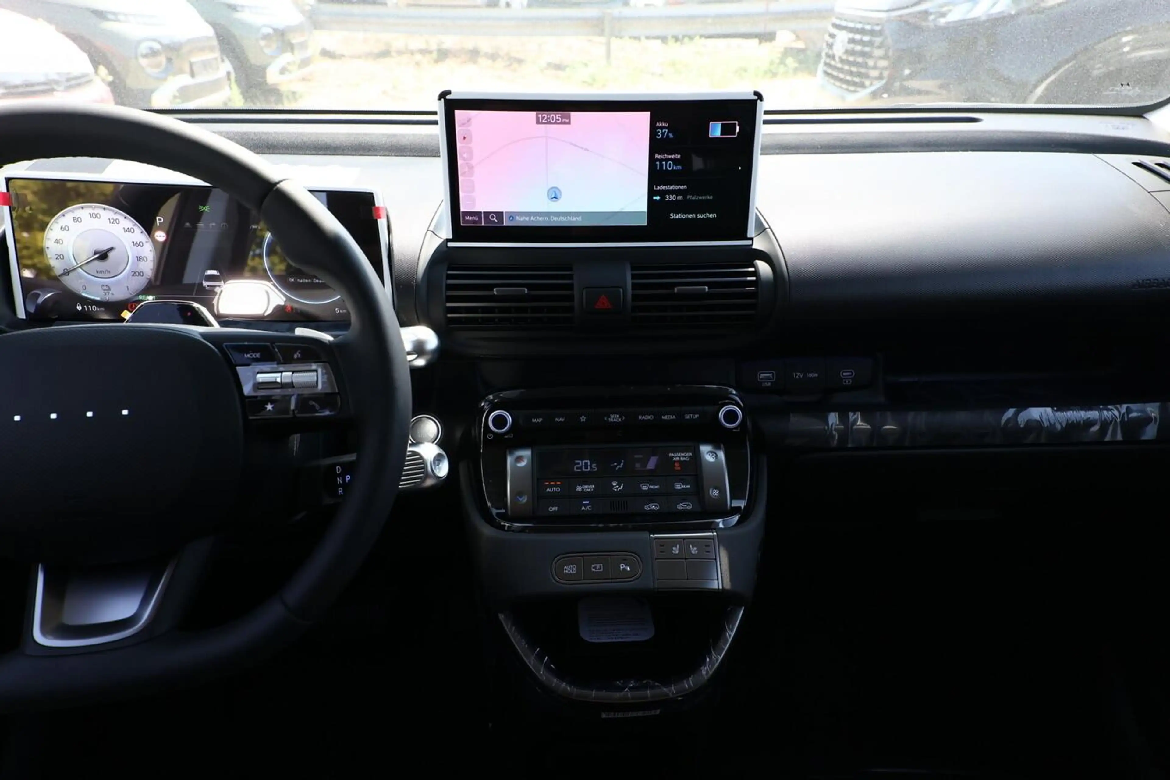 Hyundai Inster 49 kWh Nav Pano 17Z SHZ Privacy ACC LED — photo 8