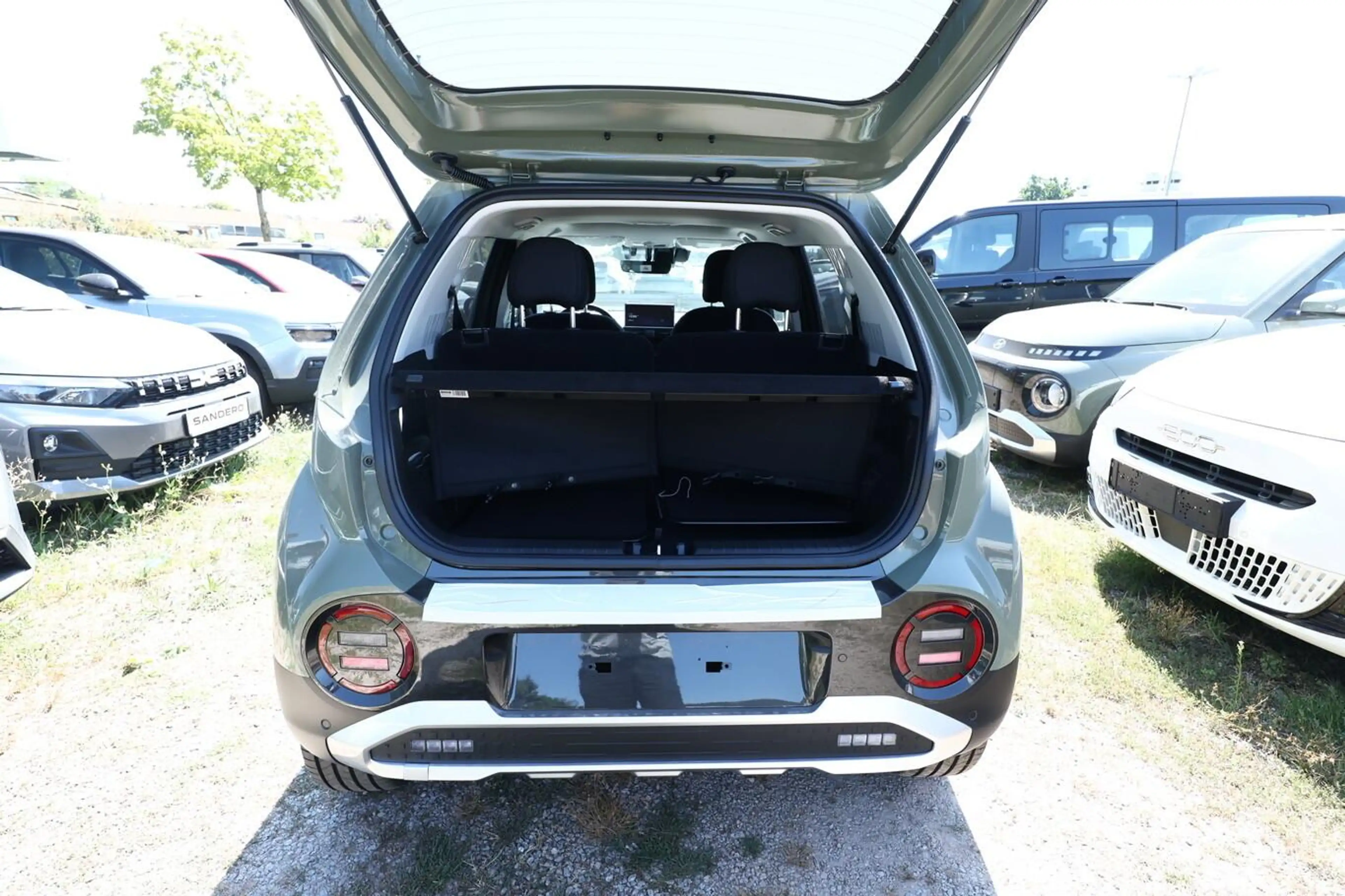 Hyundai Inster 49 kWh Nav Pano 17Z SHZ Privacy ACC LED — photo 11