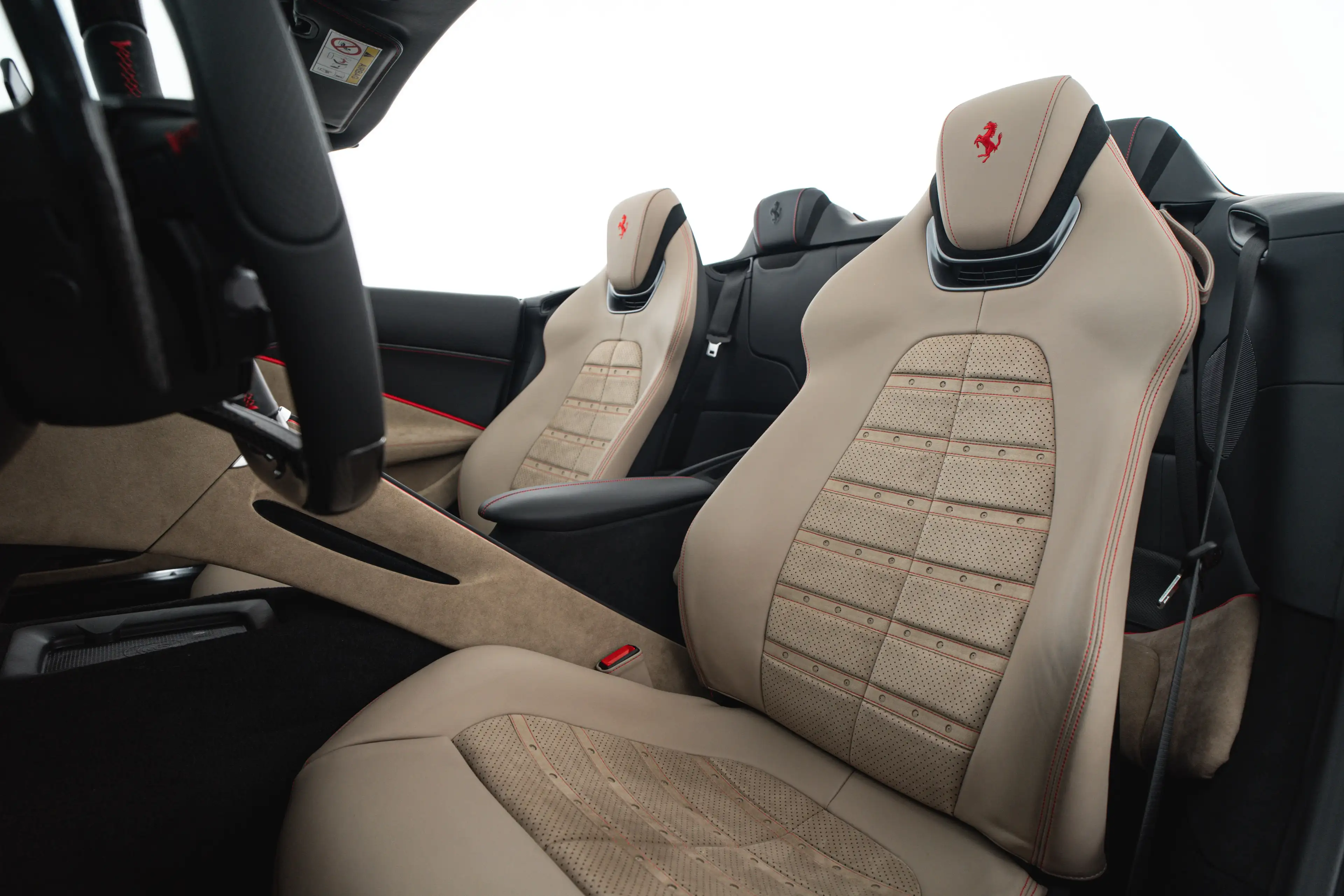 Ferrari Roma Spider — photo 14