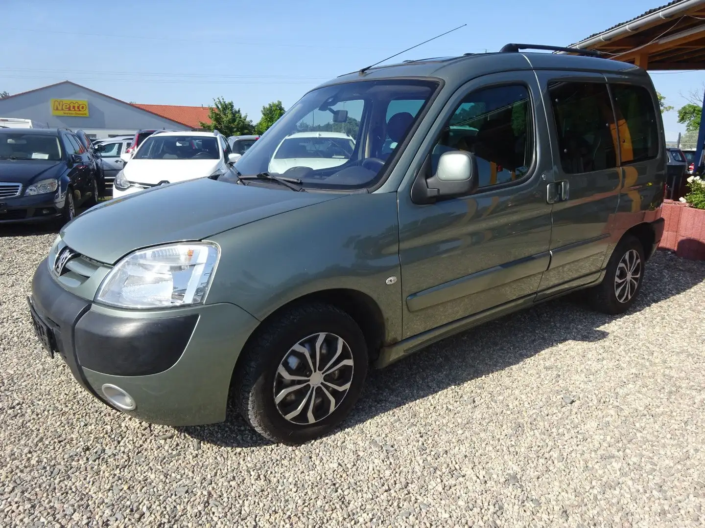 Peugeot Partner Escapade 1.6 HDI 90 Grün - 1