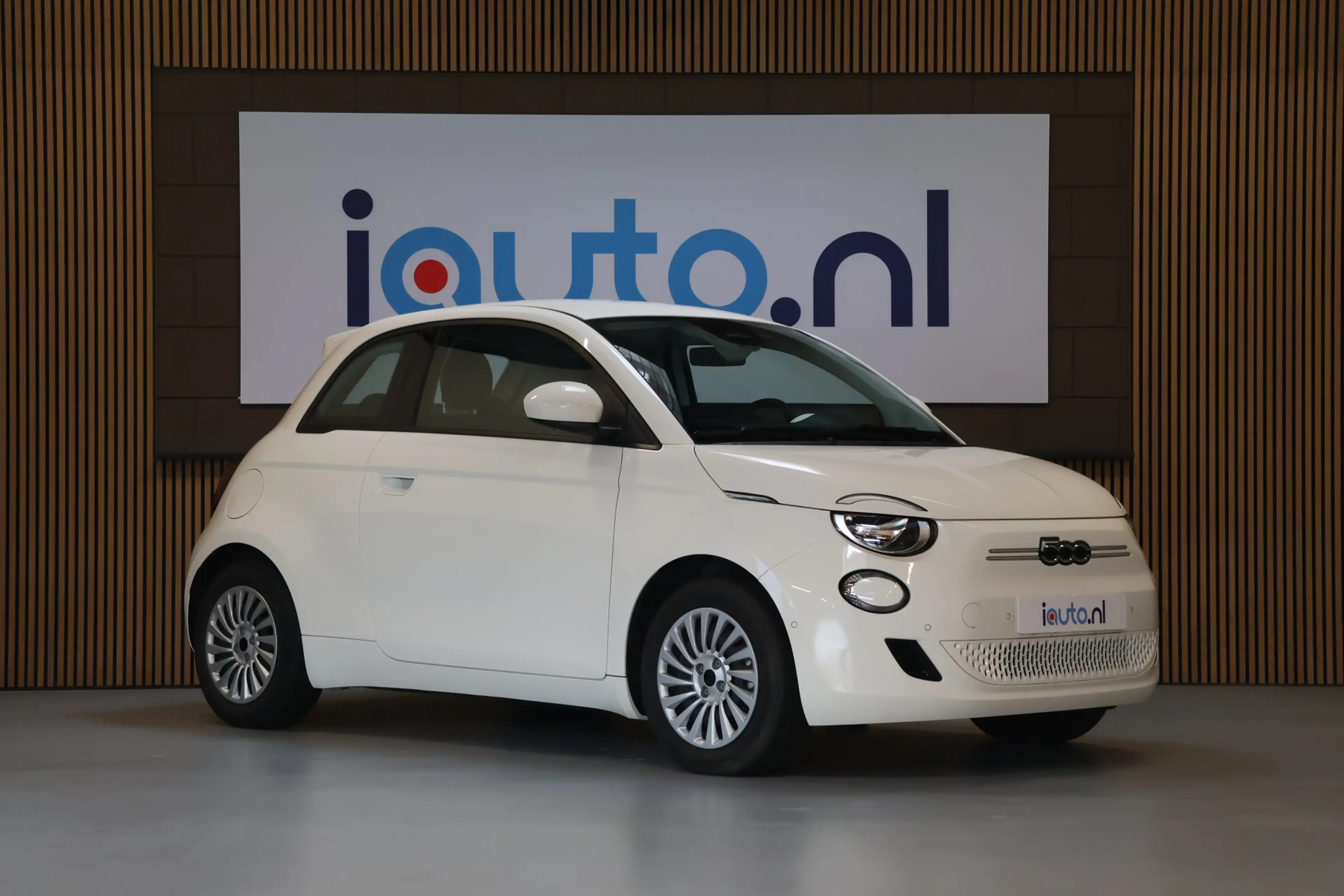 Fiat 500 Urban 42 kWh Keyless/Stoelverw/CarPlay/Camera/15" — photo 3
