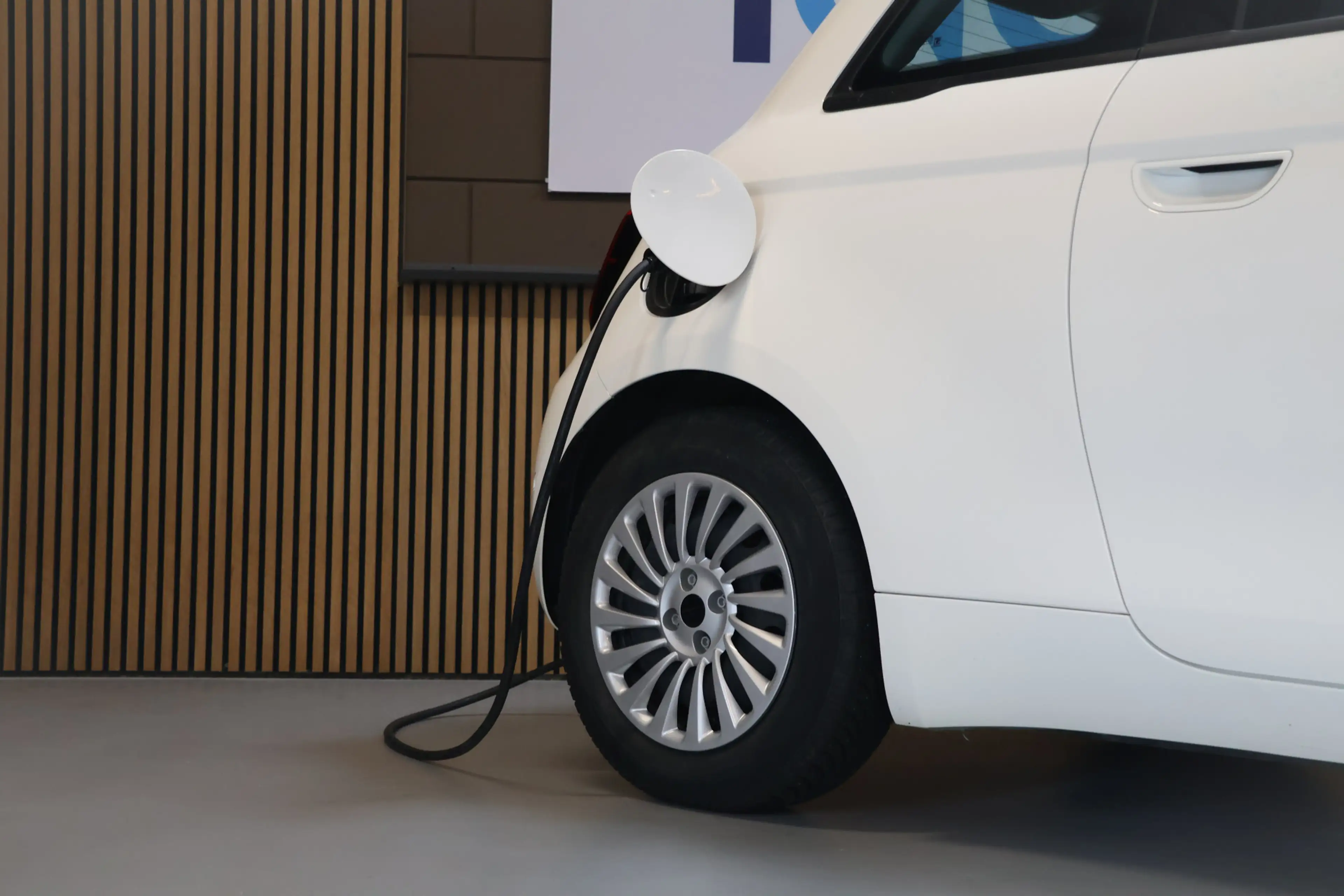 Fiat 500 Urban 42 kWh Keyless/Stoelverw/CarPlay/Camera/15" — photo 4