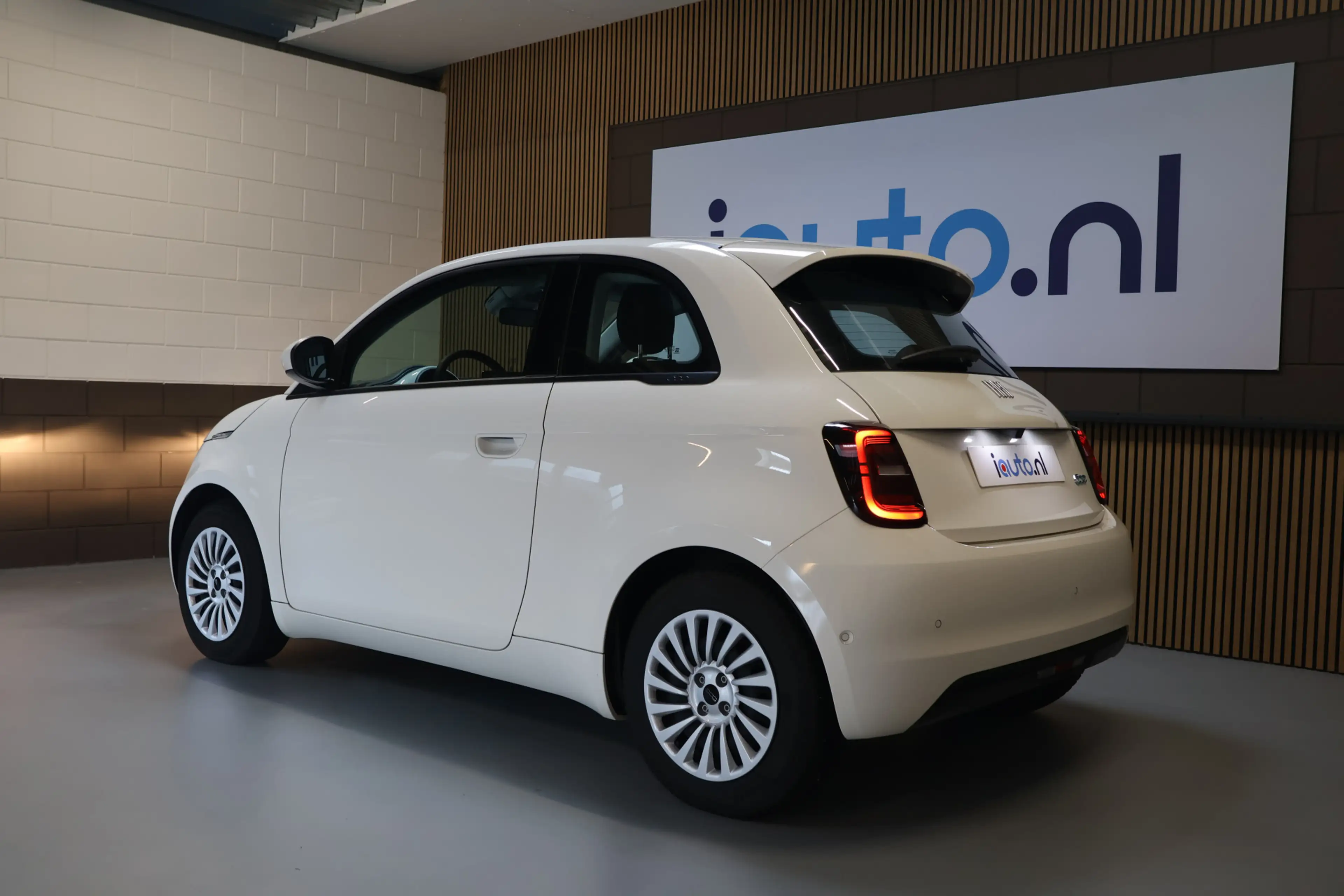 Fiat 500 Urban 42 kWh Keyless/Stoelverw/CarPlay/Camera/15" — photo 5