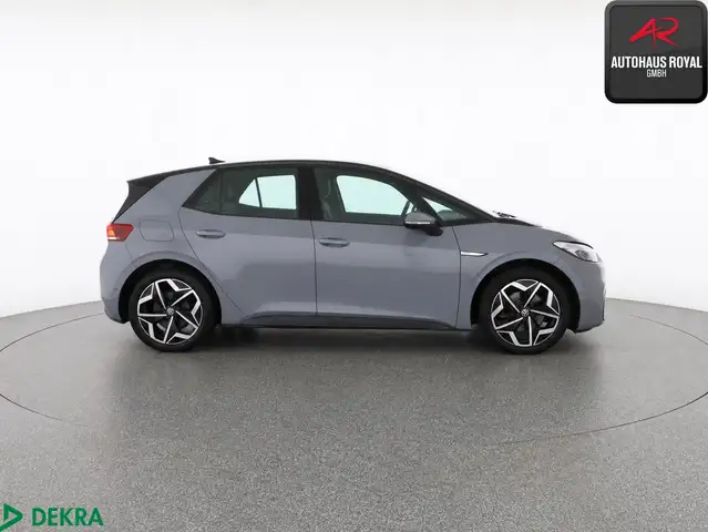 Volkswagen Id.3 view 5