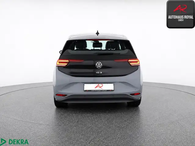 Volkswagen Id.3 view 3